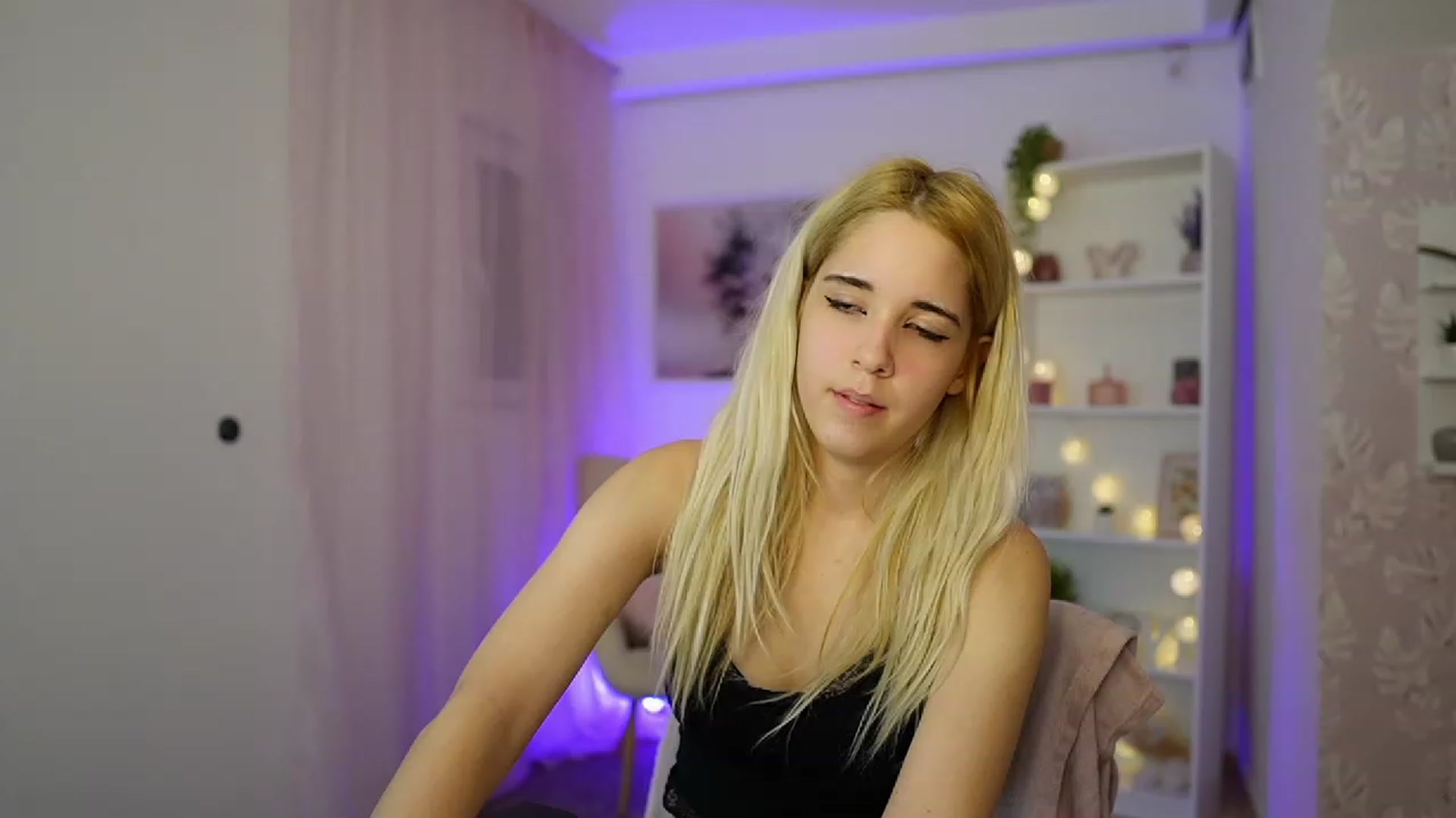Gallery image thumbnail from Katie_Kush18's myfreecams stream on, 10/24/2023, 12:07 image 10 of 20
