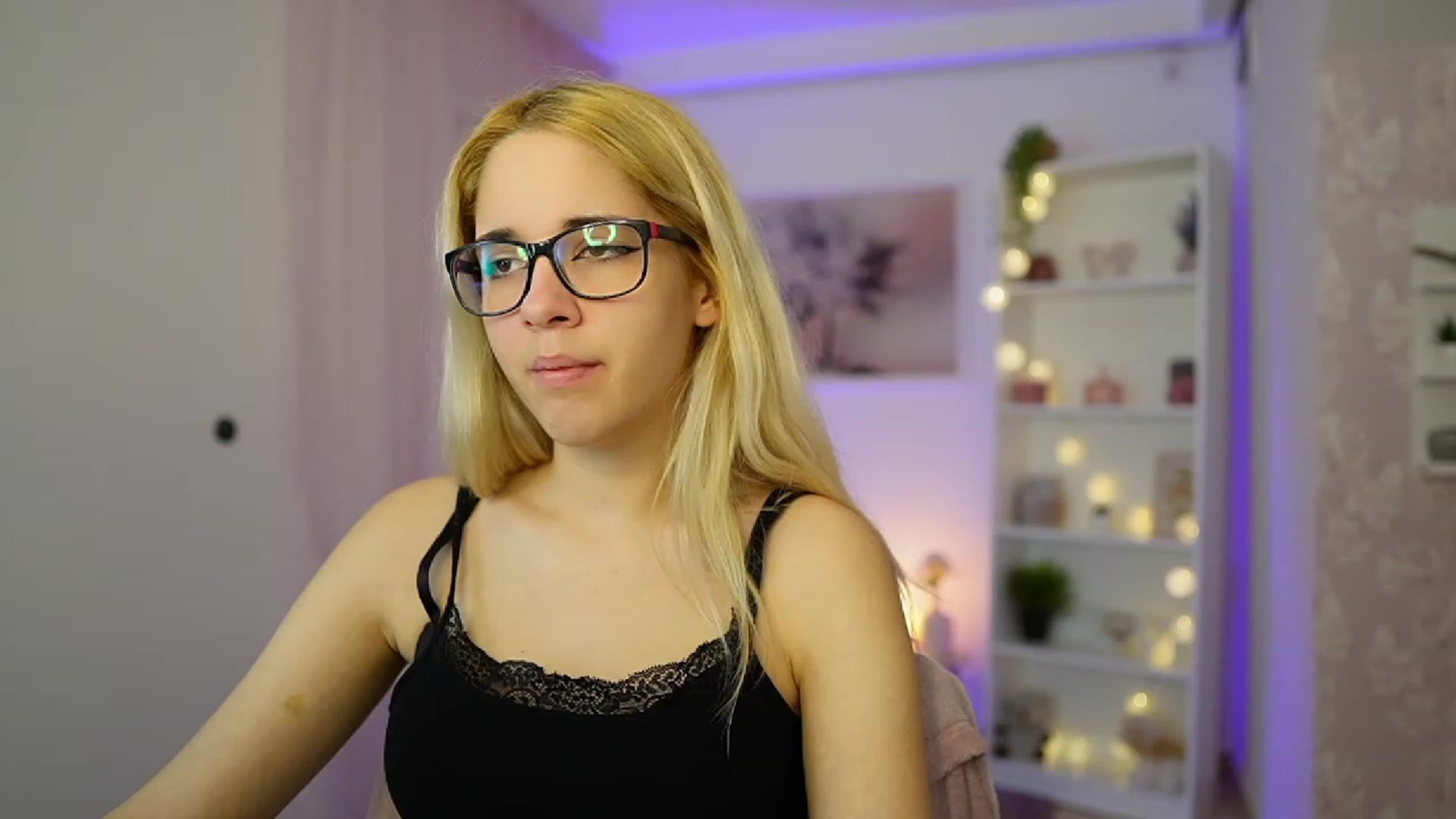 Gallery image thumbnail from Katie_Kush18's myfreecams stream on, 10/25/2023, 09:19 image 1 of 20