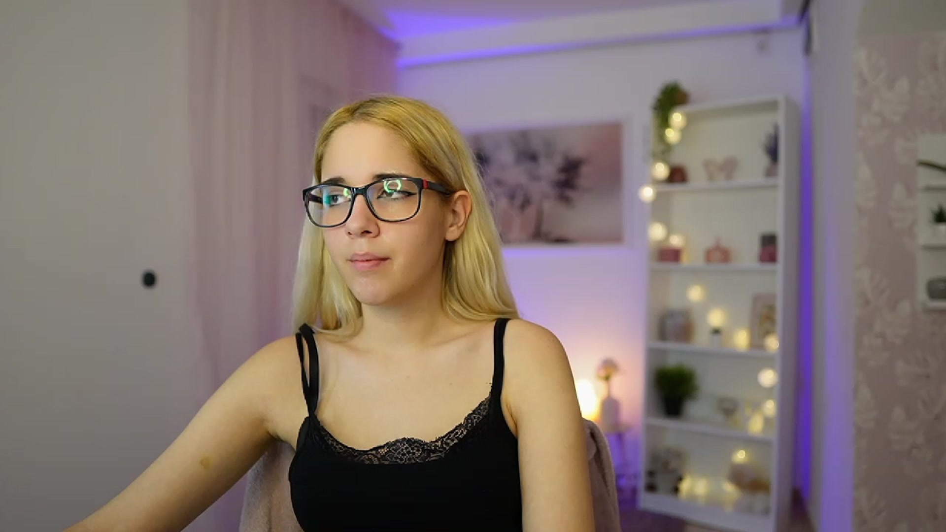 Gallery image thumbnail from Katie_Kush18's myfreecams stream on, 10/25/2023, 12:16 image 18 of 20