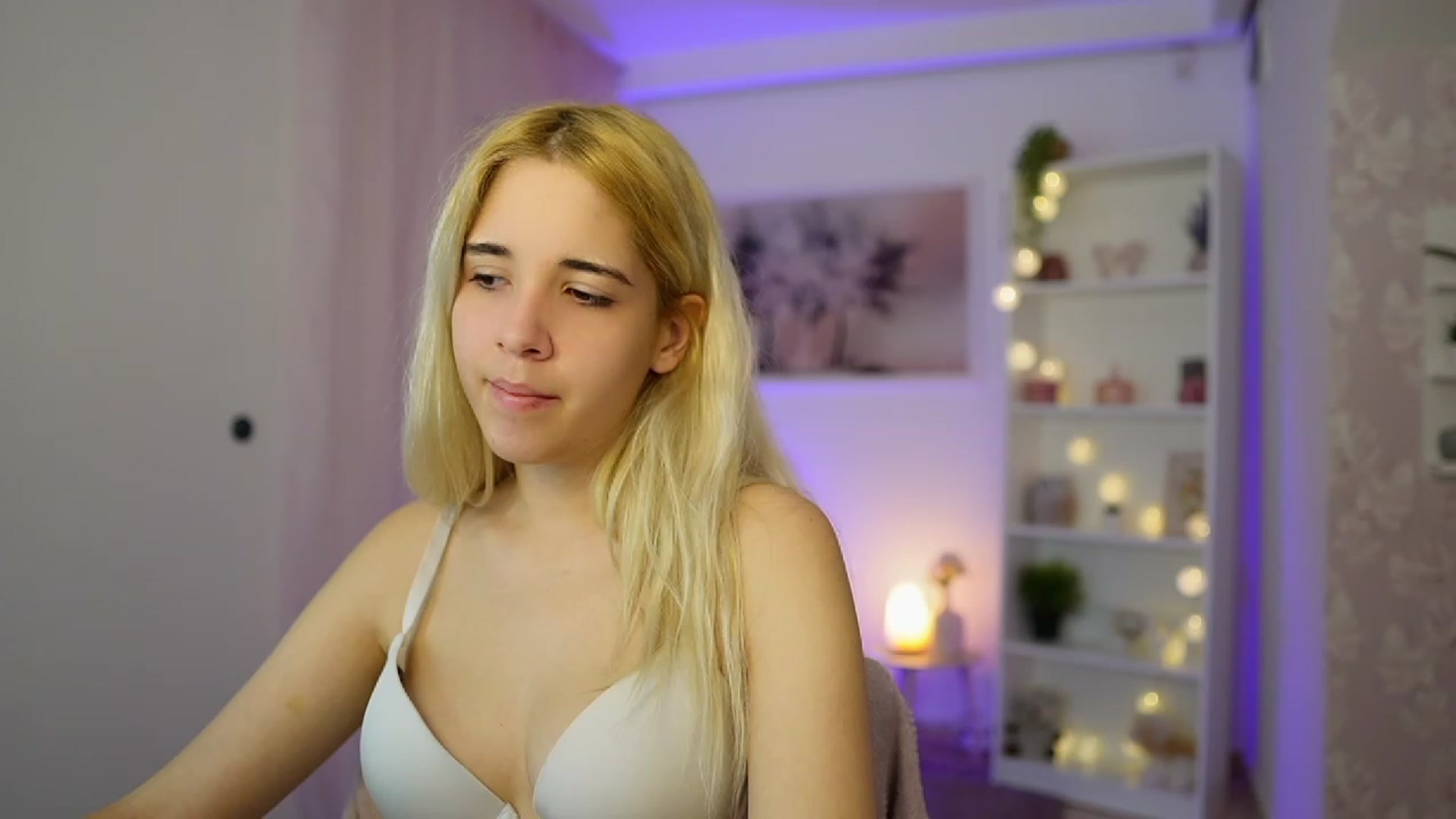 Gallery image thumbnail from Katie_Kush18's myfreecams stream on, 10/27/2023, 10:16 image 9 of 20
