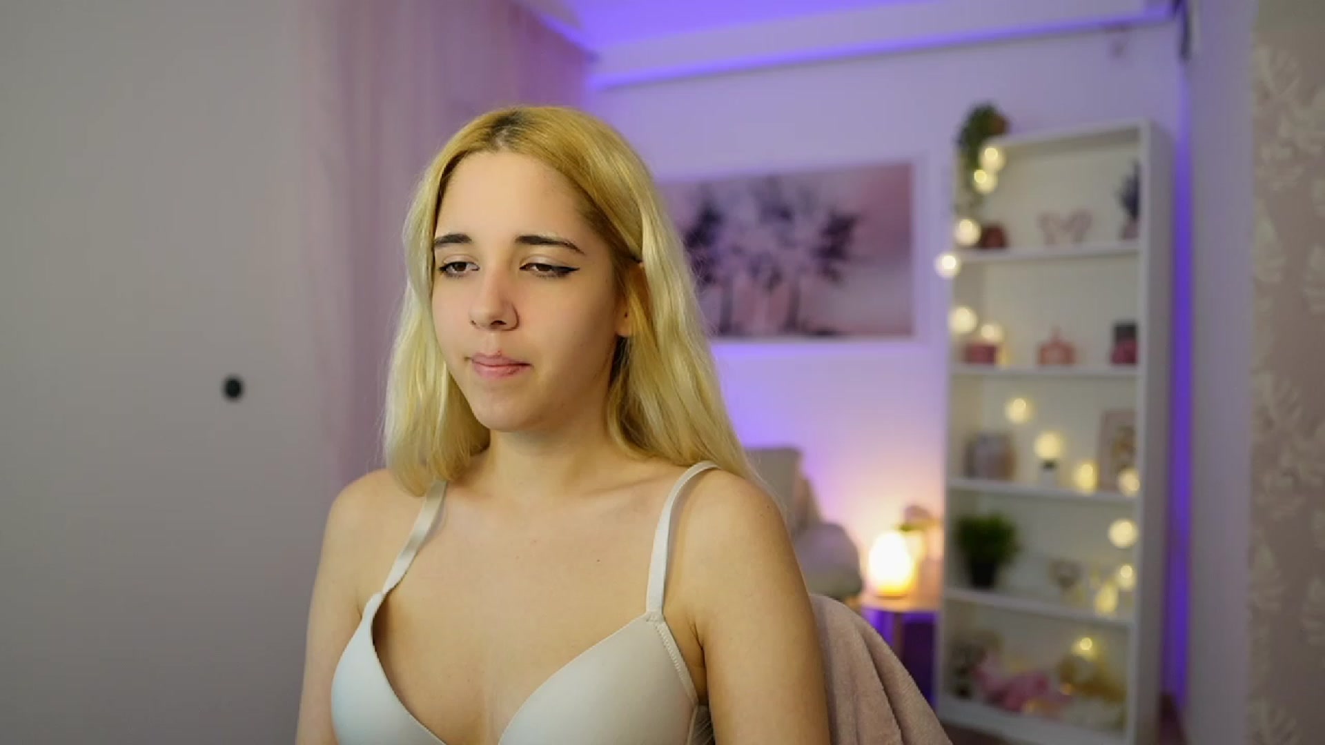 Gallery image thumbnail from Katie_Kush18's myfreecams stream on, 11/03/2023, 14:01 image 6 of 20