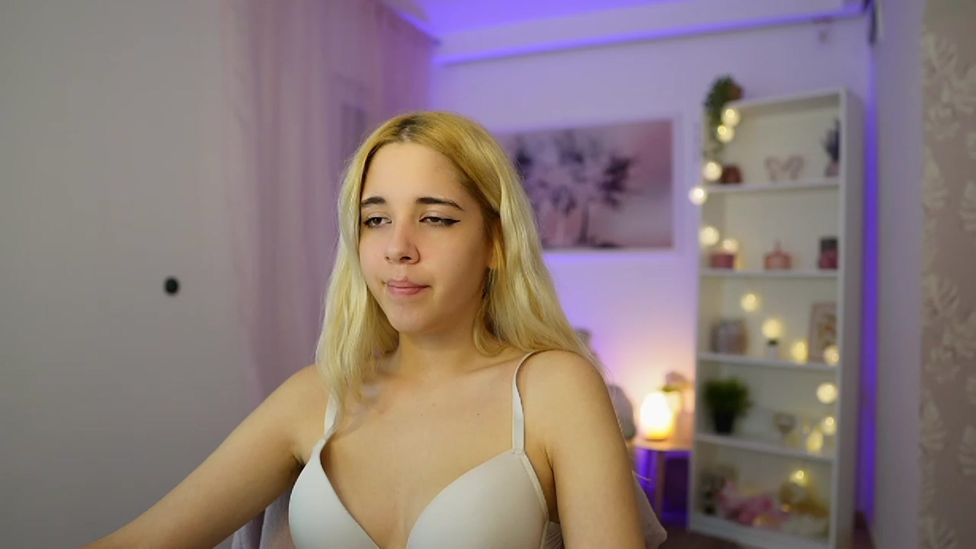 Gallery image thumbnail from Katie_Kush18's myfreecams stream on, 11/03/2023, 14:01 image 12 of 20