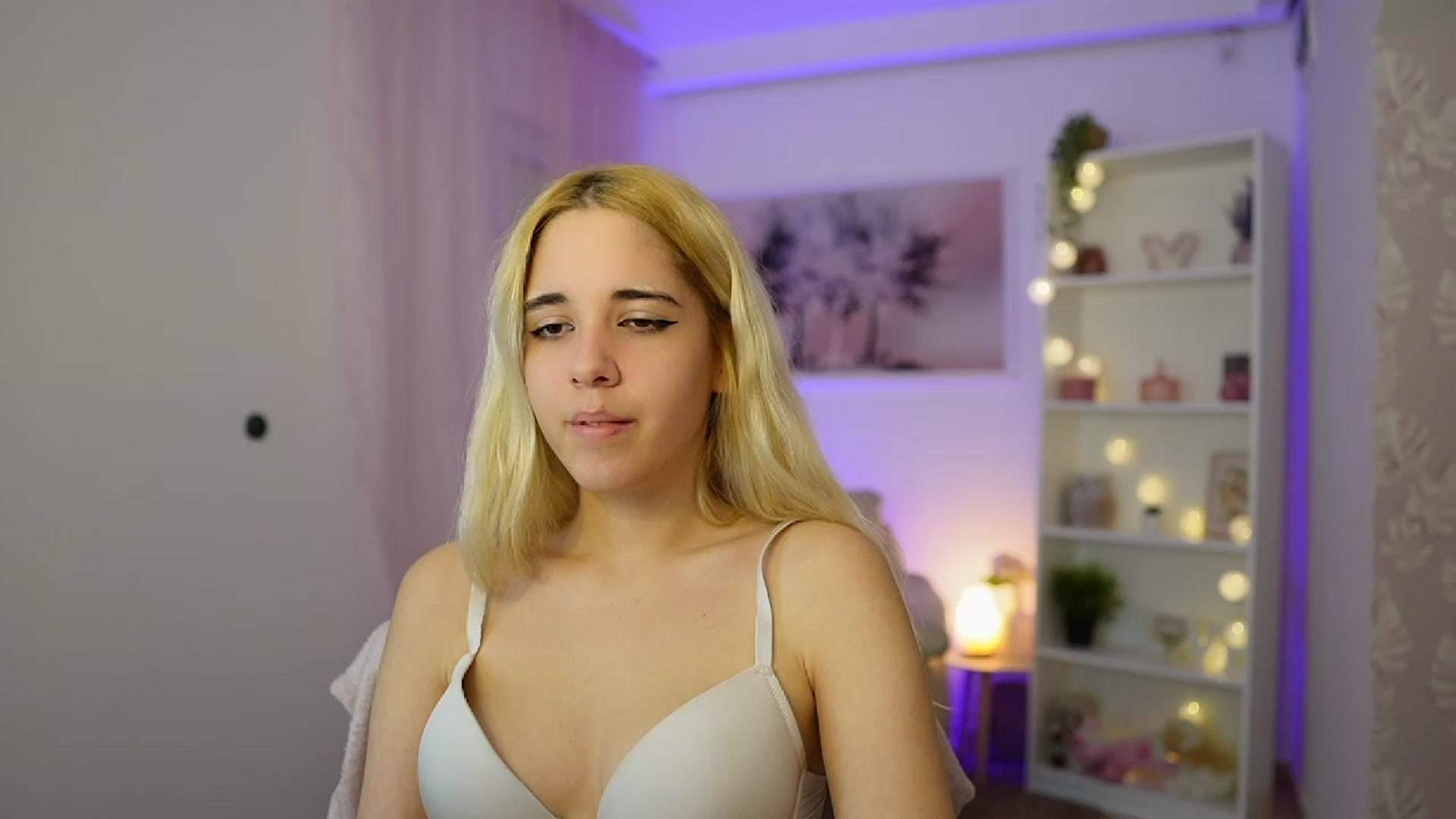 Gallery image thumbnail from Katie_Kush18's myfreecams stream on, 11/03/2023, 14:01 image 8 of 20