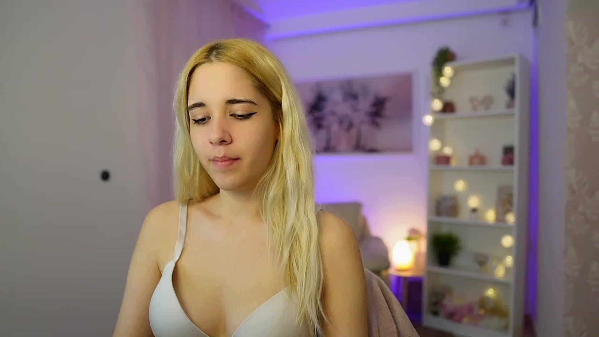 Gallery image thumbnail from Katie_Kush18's myfreecams stream on, 11/03/2023, 14:01 image 4 of 20