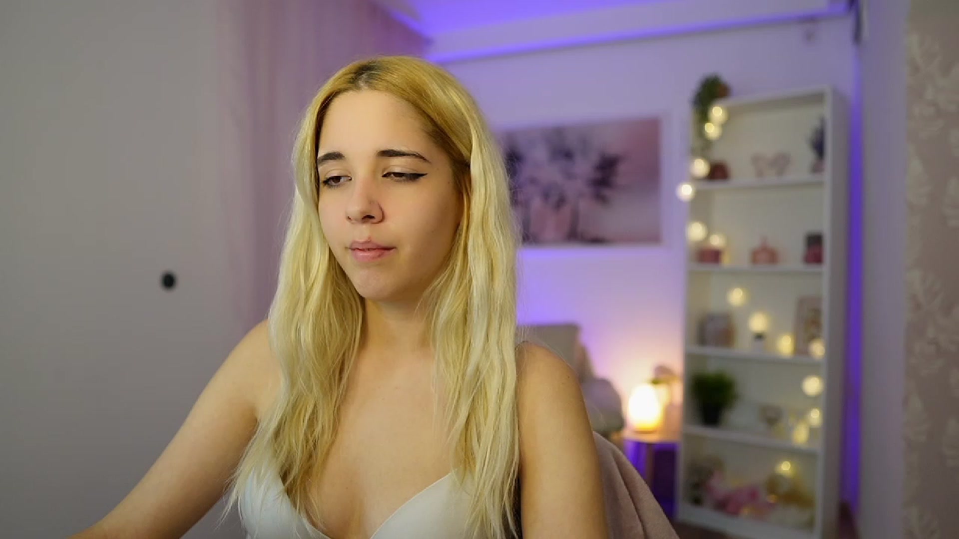 Gallery image thumbnail from Katie_Kush18's myfreecams stream on, 11/03/2023, 14:01 image 1 of 20