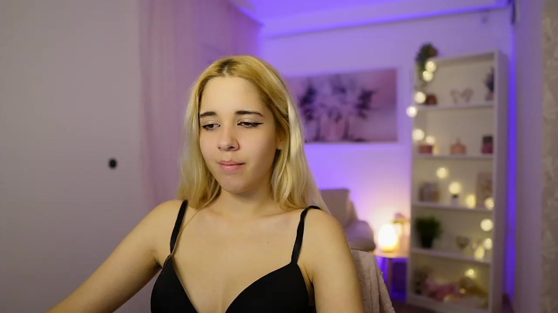 Gallery image thumbnail from Katie_Kush18's myfreecams stream on, 11/04/2023, 13:15 image 14 of 20