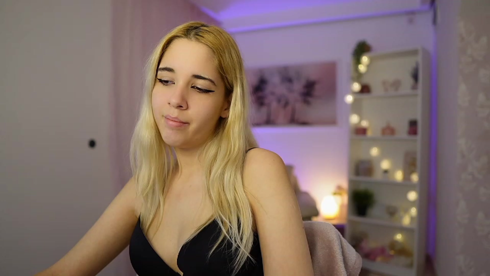 Gallery image thumbnail from Katie_Kush18's myfreecams stream on, 11/08/2023, 12:18 image 3 of 20