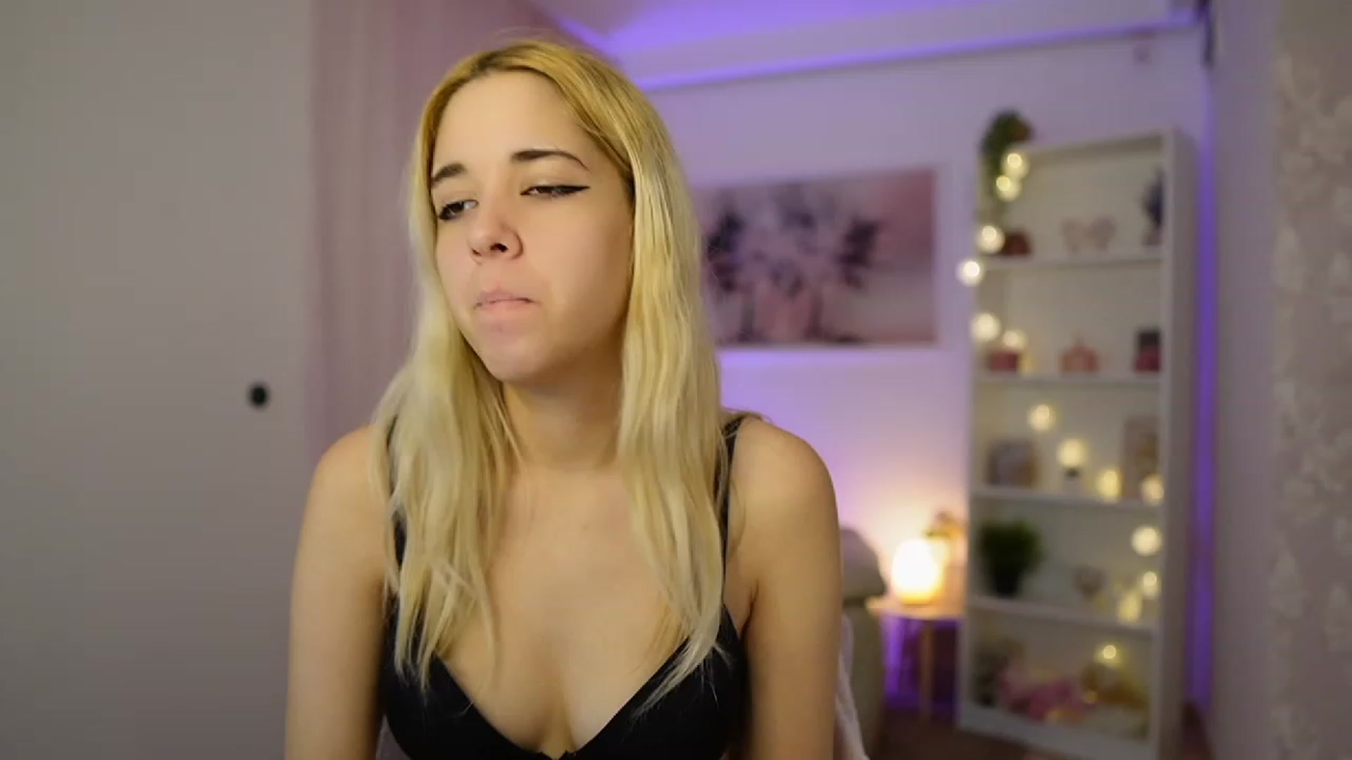 Gallery image thumbnail from Katie_Kush18's myfreecams stream on, 11/08/2023, 12:18 image 10 of 20