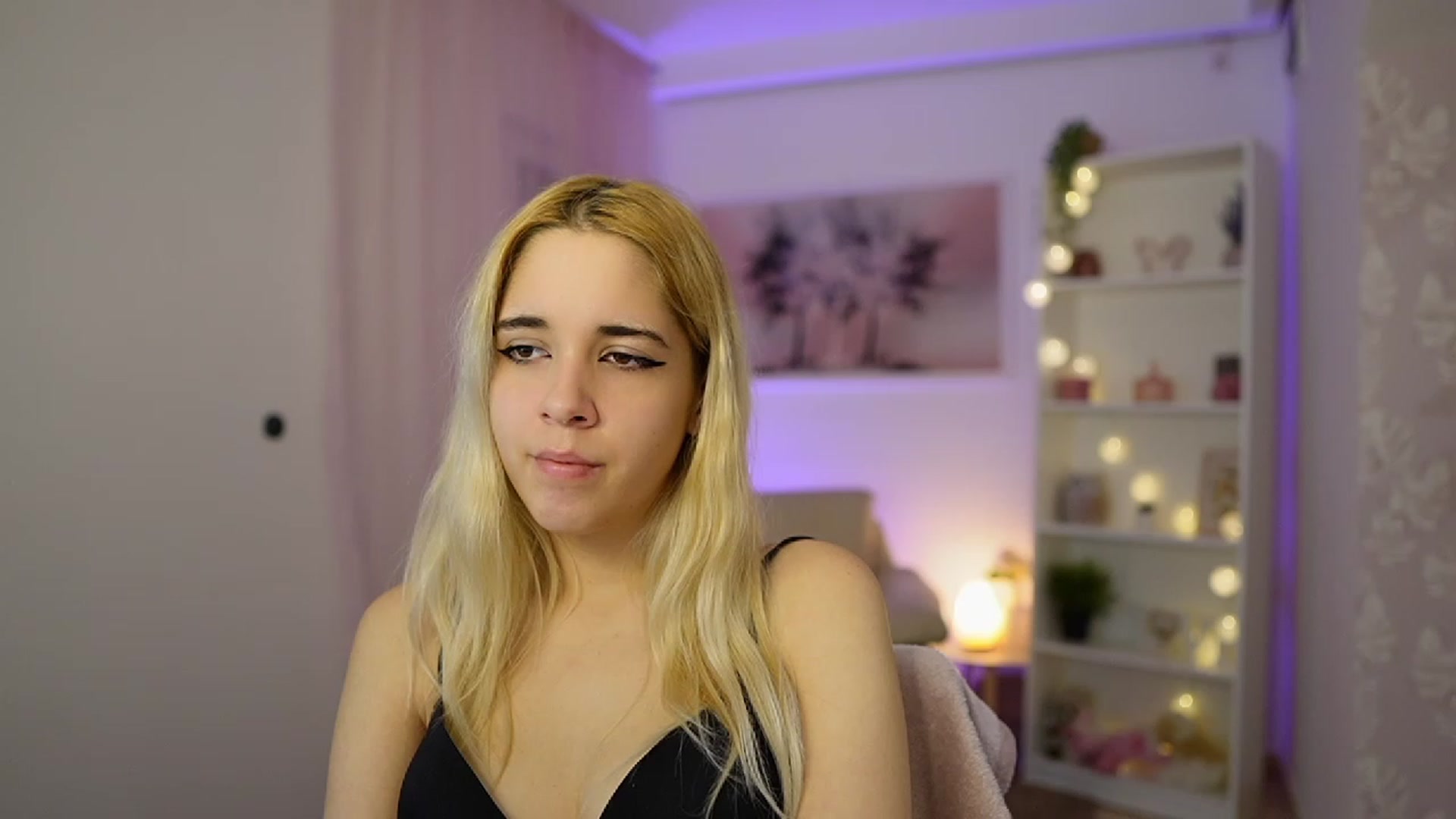 Gallery image thumbnail from Katie_Kush18's myfreecams stream on, 11/08/2023, 12:18 image 7 of 20
