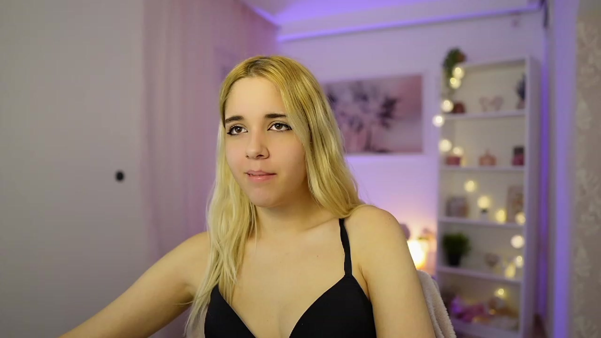 Gallery image thumbnail from Katie_Kush18's myfreecams stream on, 11/08/2023, 14:00 image 15 of 20