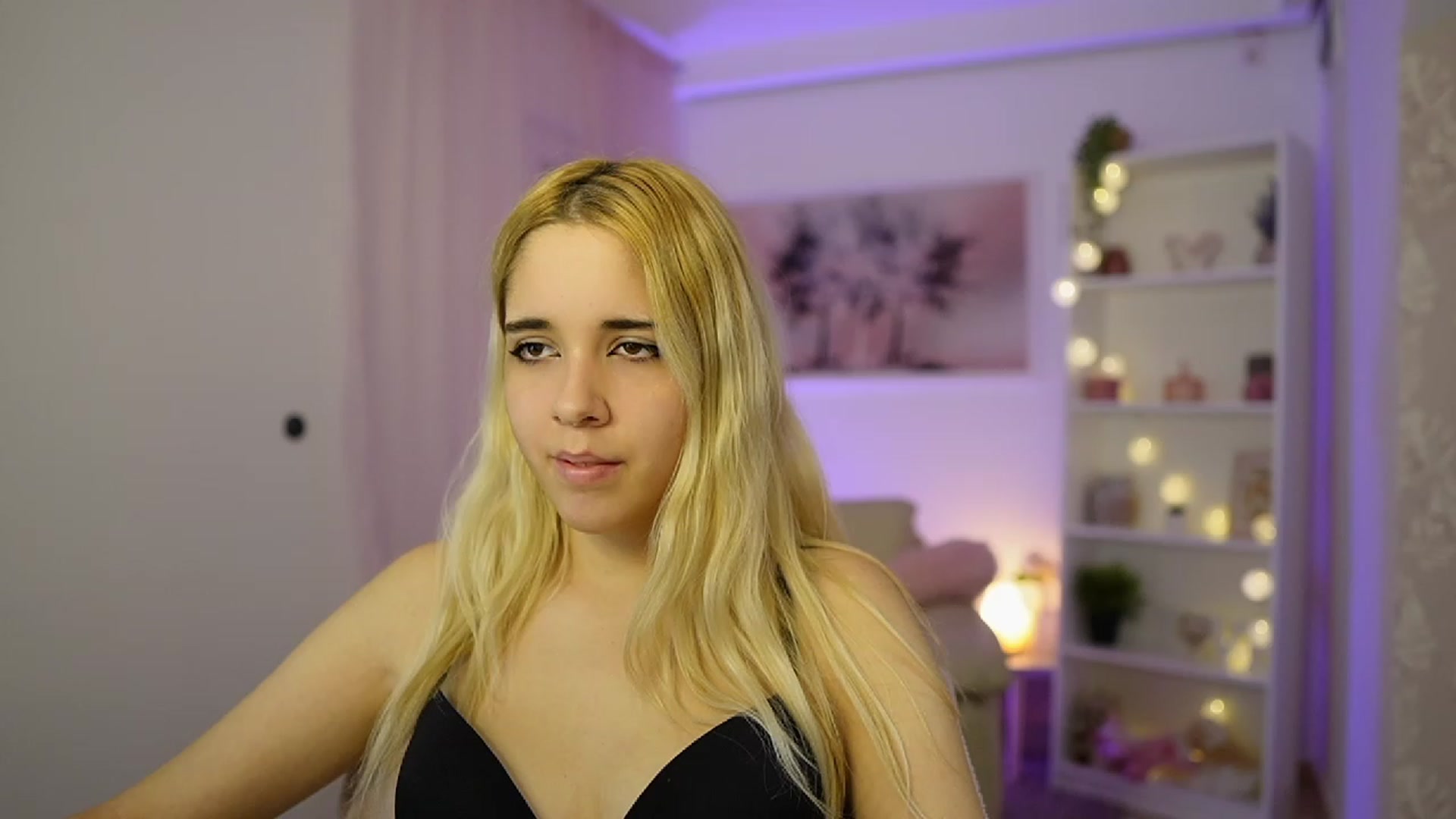 Gallery image thumbnail from Katie_Kush18's myfreecams stream on, 11/08/2023, 14:00 image 13 of 20