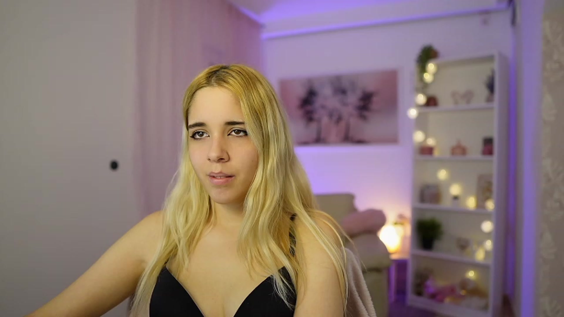 Gallery image thumbnail from Katie_Kush18's myfreecams stream on, 11/08/2023, 14:00 image 12 of 20
