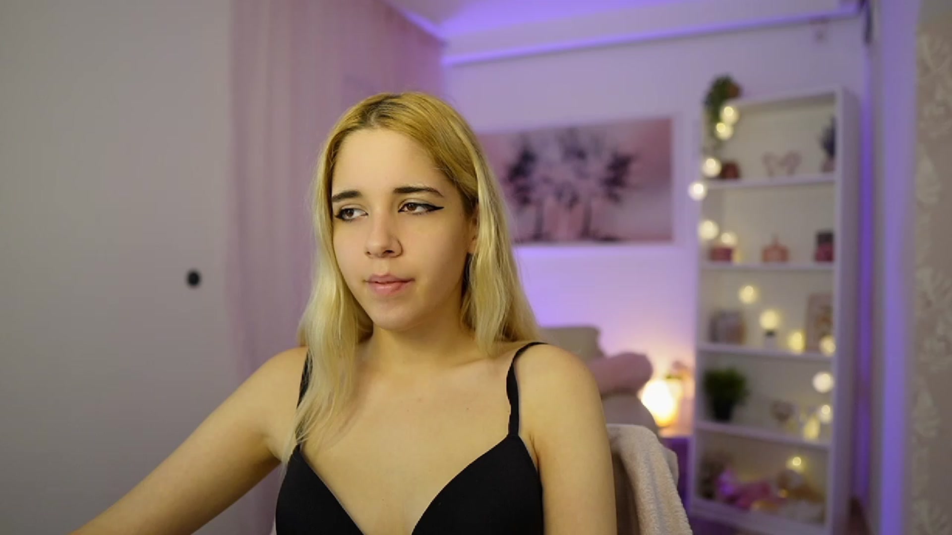 Gallery image thumbnail from Katie_Kush18's myfreecams stream on, 11/08/2023, 14:00 image 2 of 20