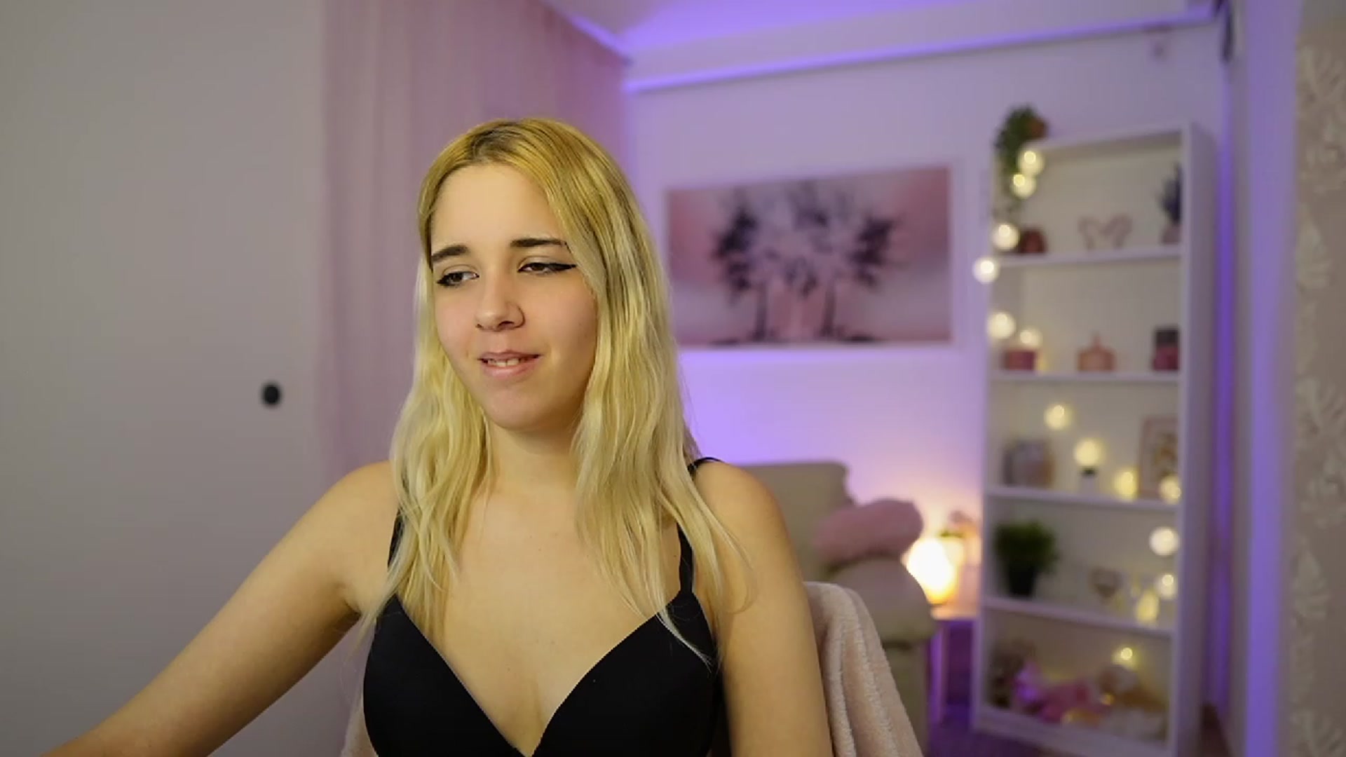 Gallery image thumbnail from Katie_Kush18's myfreecams stream on, 11/08/2023, 14:00 image 20 of 20
