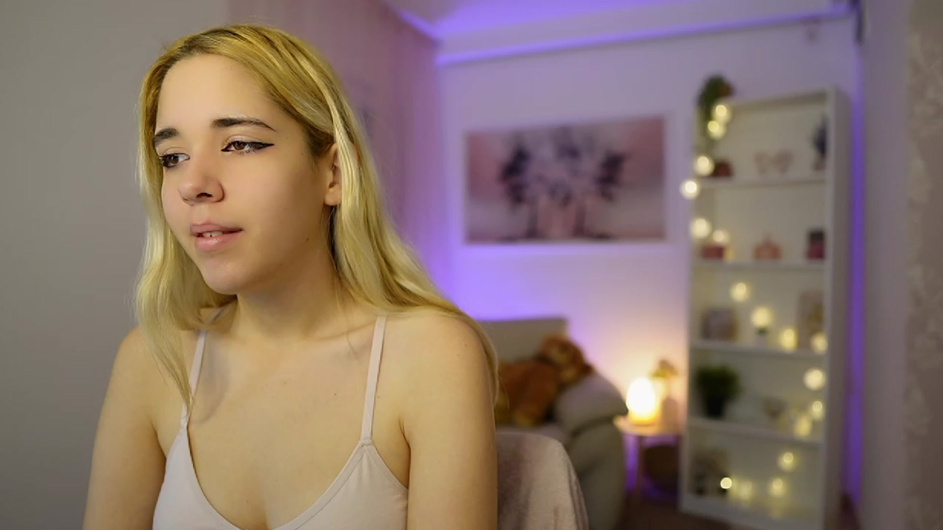 Gallery image thumbnail from Katie_Kush18's myfreecams stream on, 11/09/2023, 10:37 image 17 of 20