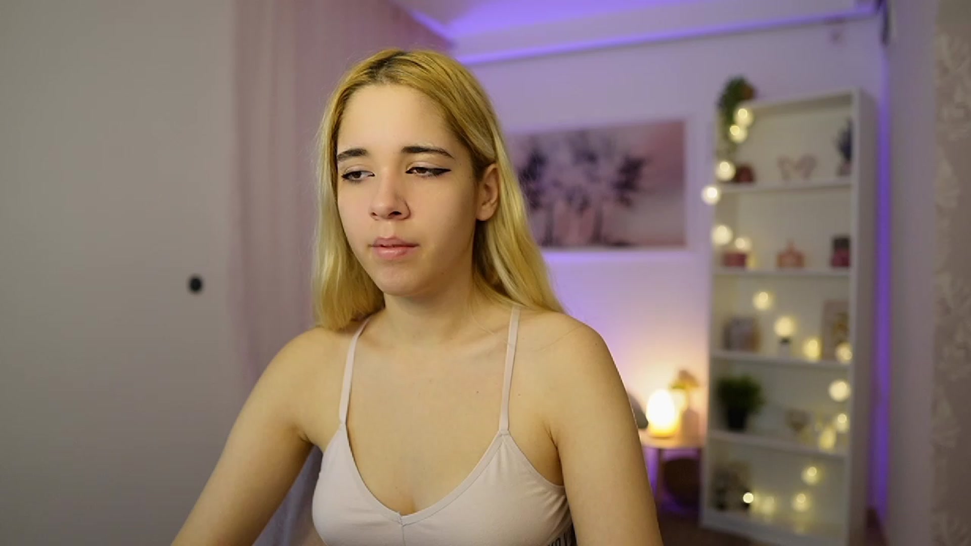 Gallery image thumbnail from Katie_Kush18's myfreecams stream on, 11/09/2023, 10:37 image 6 of 20
