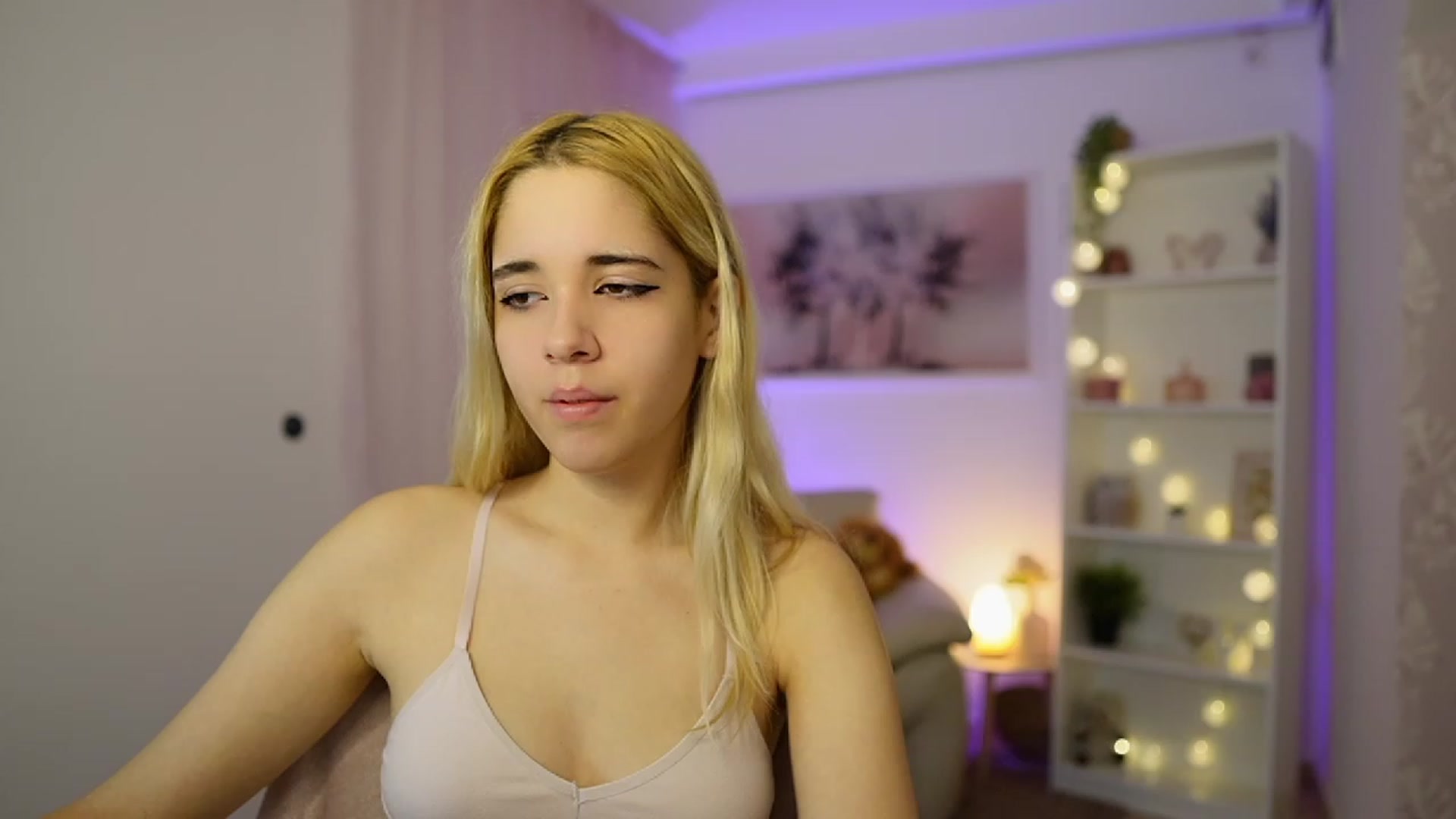 Gallery image thumbnail from Katie_Kush18's myfreecams stream on, 11/09/2023, 10:37 image 12 of 20