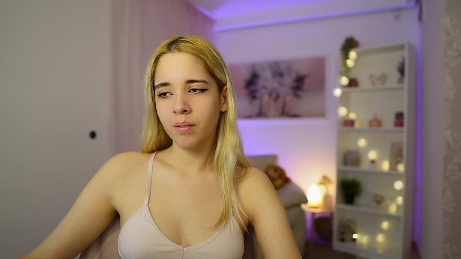 Gallery image thumbnail from Katie_Kush18's myfreecams stream on, 11/09/2023, 10:37 image 11 of 20