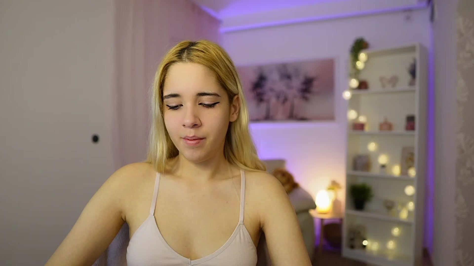 Gallery image thumbnail from Katie_Kush18's myfreecams stream on, 11/09/2023, 10:37 image 13 of 20