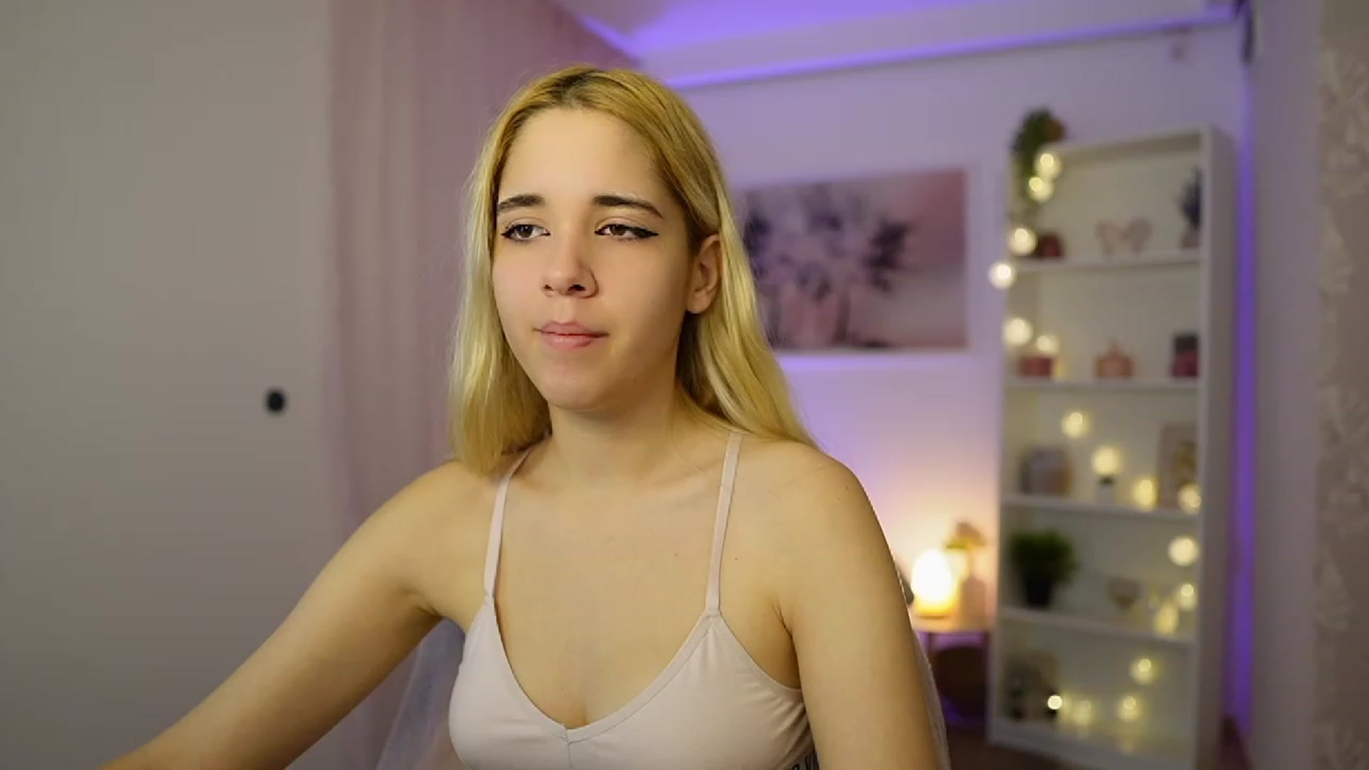 Gallery image thumbnail from Katie_Kush18's myfreecams stream on, 11/09/2023, 10:37 image 7 of 20