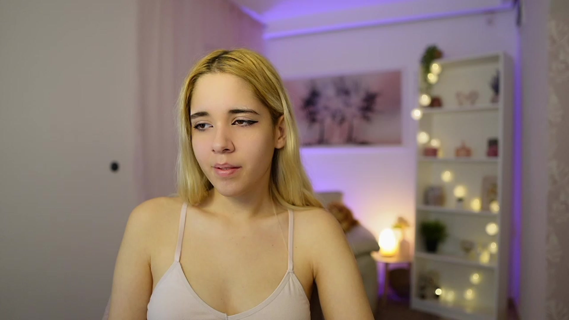 Gallery image thumbnail from Katie_Kush18's myfreecams stream on, 11/09/2023, 10:37 image 16 of 20