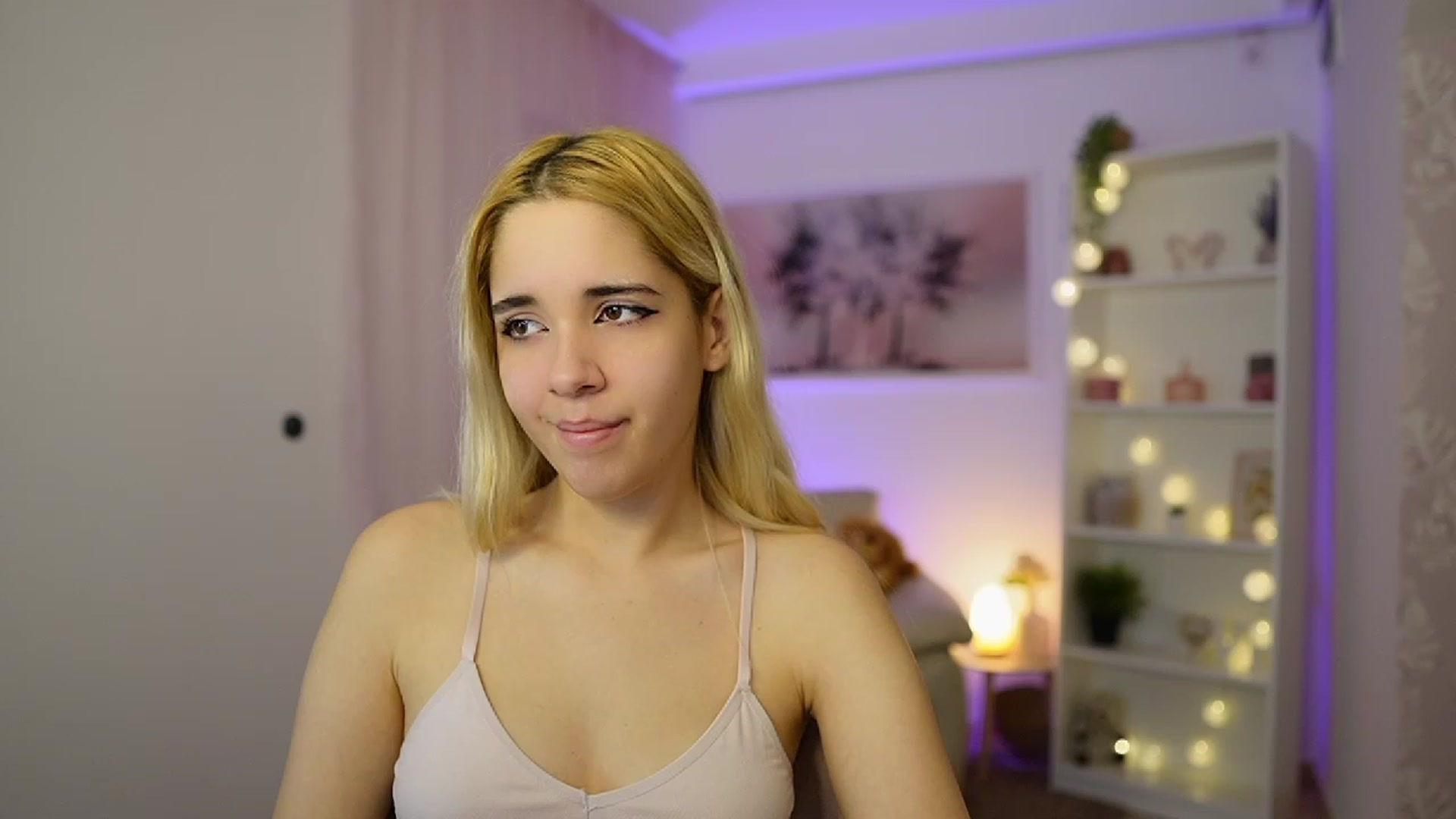 Gallery image thumbnail from Katie_Kush18's myfreecams stream on, 11/09/2023, 10:37 image 14 of 20