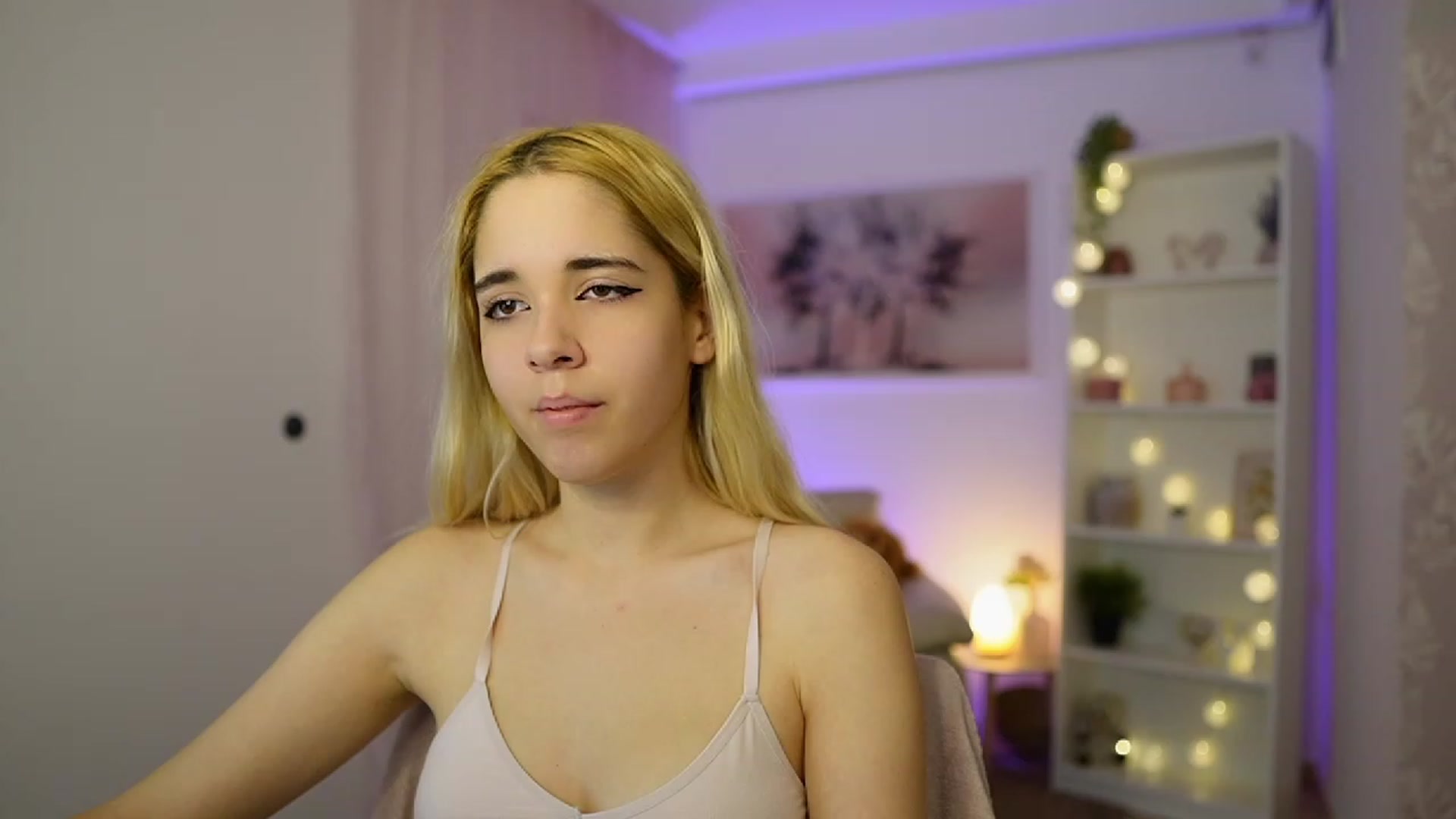 Gallery image thumbnail from Katie_Kush18's myfreecams stream on, 11/09/2023, 12:41 image 2 of 20