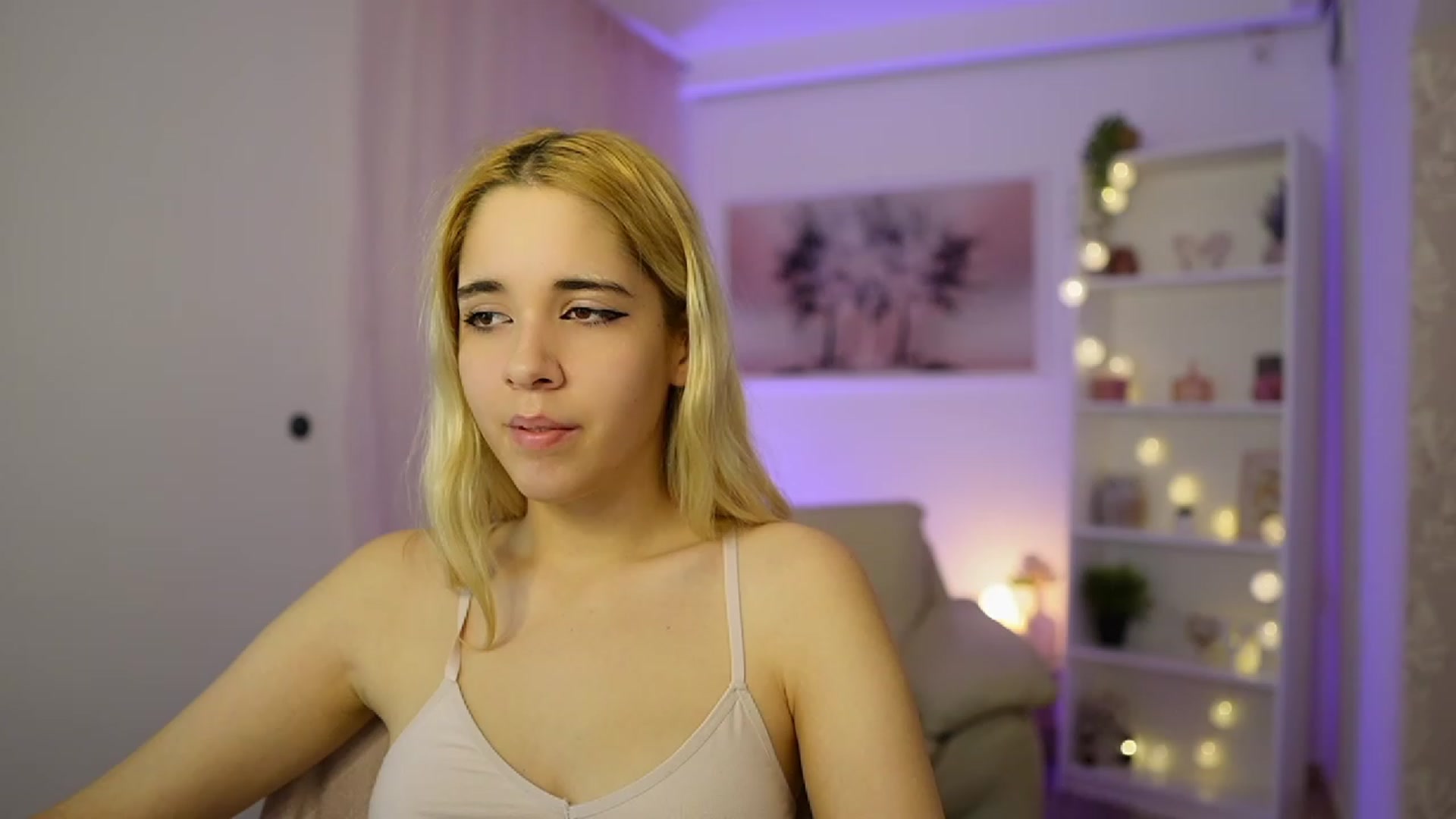 Gallery image thumbnail from Katie_Kush18's myfreecams stream on, 11/09/2023, 13:00 image 12 of 20