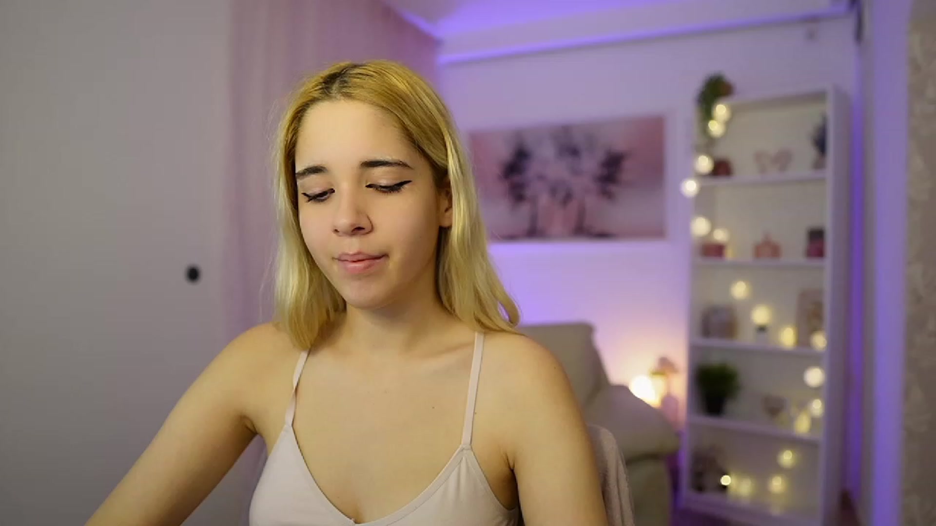 Gallery image thumbnail from Katie_Kush18's myfreecams stream on, 11/09/2023, 13:00 image 5 of 20