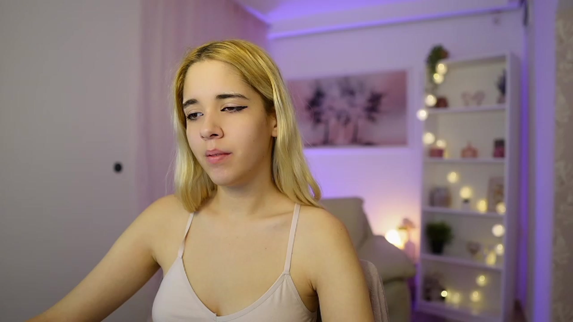 Gallery image thumbnail from Katie_Kush18's myfreecams stream on, 11/09/2023, 13:00 image 4 of 20