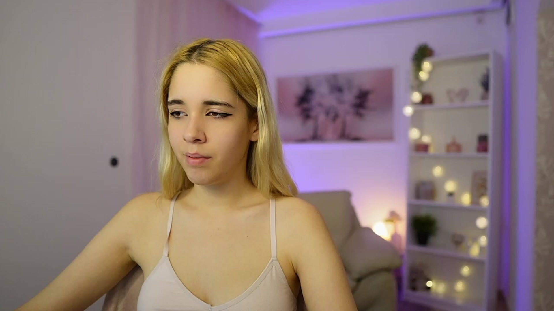 Gallery image thumbnail from Katie_Kush18's myfreecams stream on, 11/09/2023, 13:00 image 9 of 20