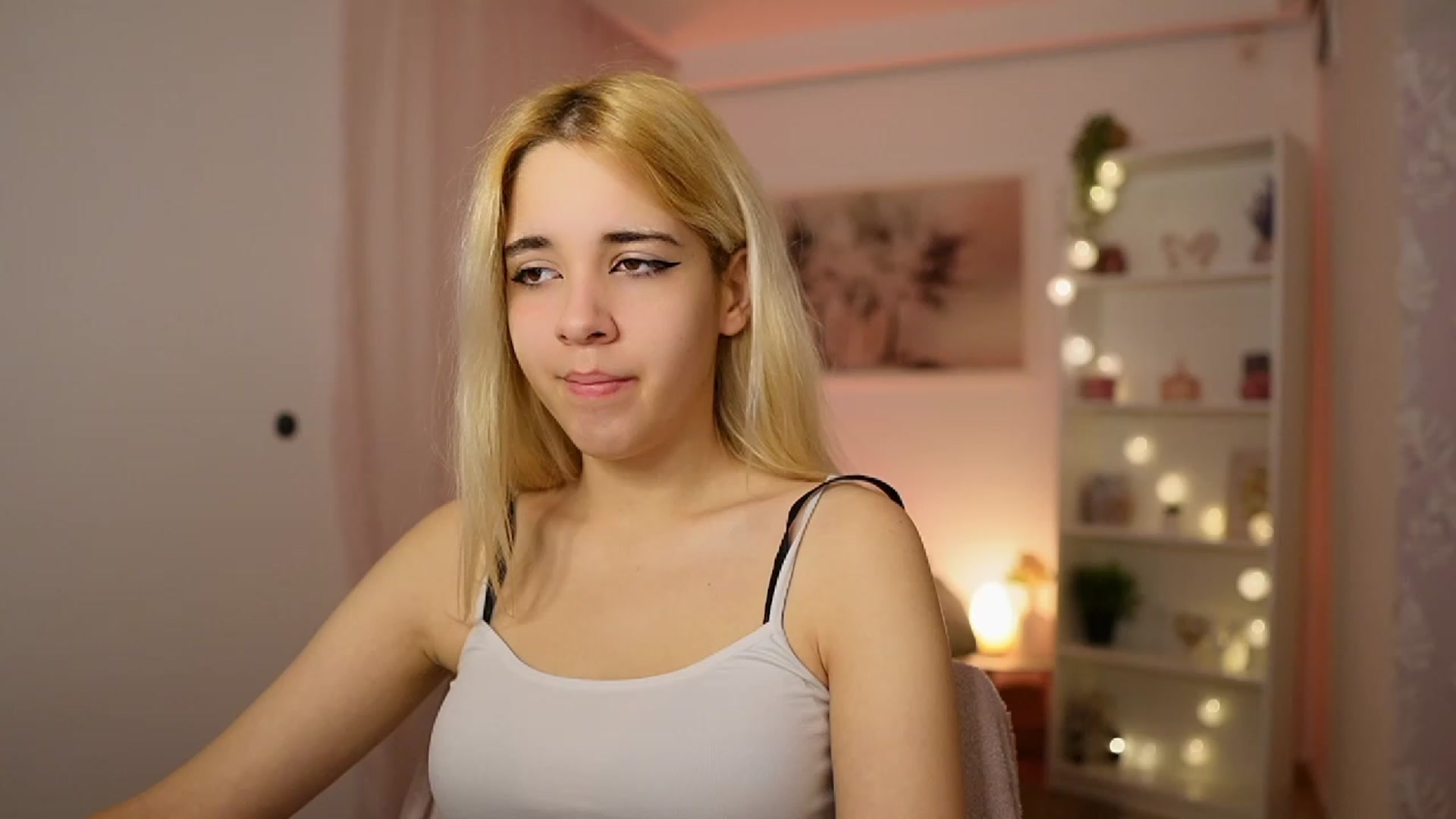 Gallery image thumbnail from Katie_Kush18's myfreecams stream on, 11/10/2023, 09:29 image 1 of 20