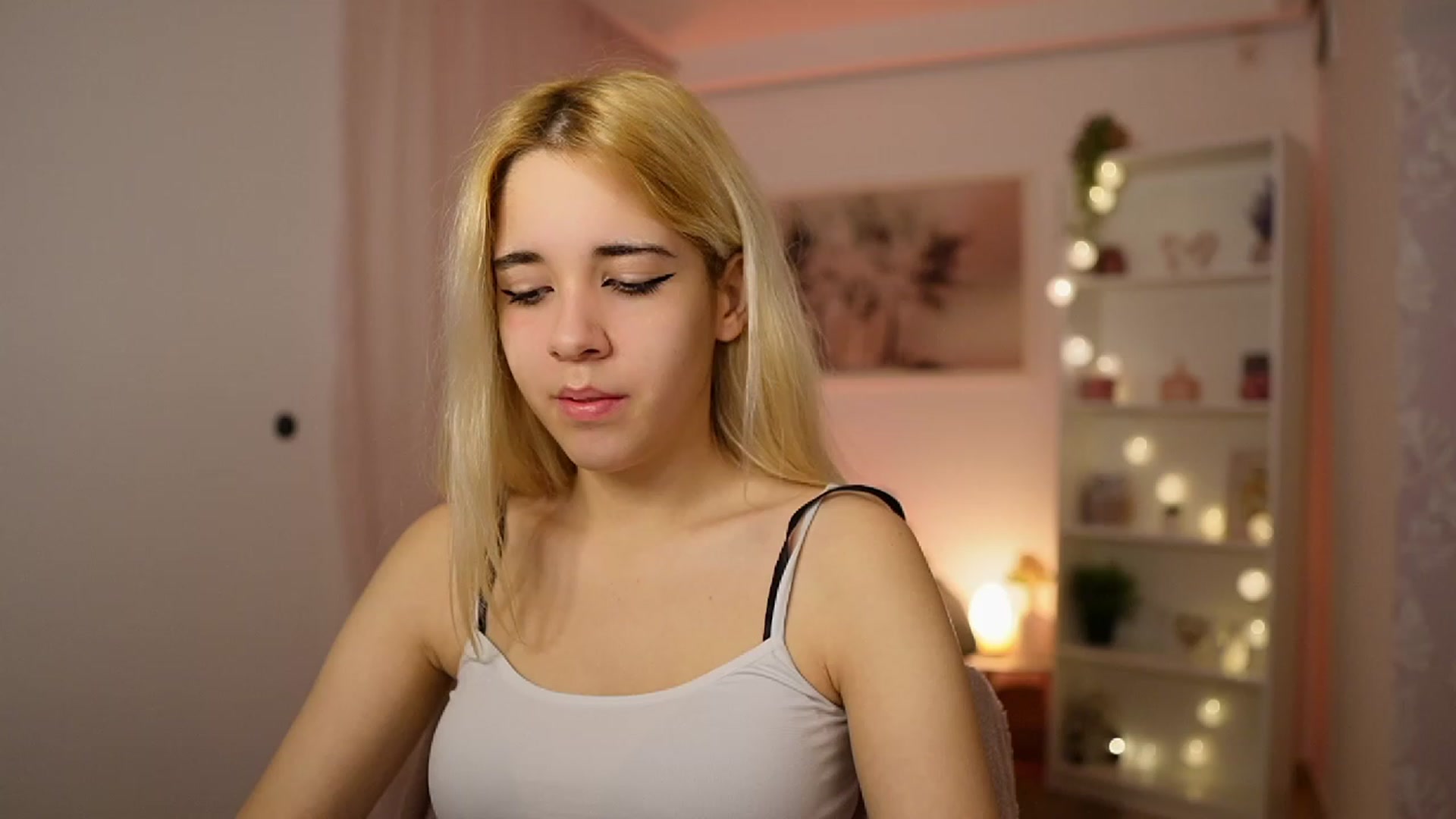 Gallery image thumbnail from Katie_Kush18's myfreecams stream on, 11/10/2023, 09:29 image 4 of 20