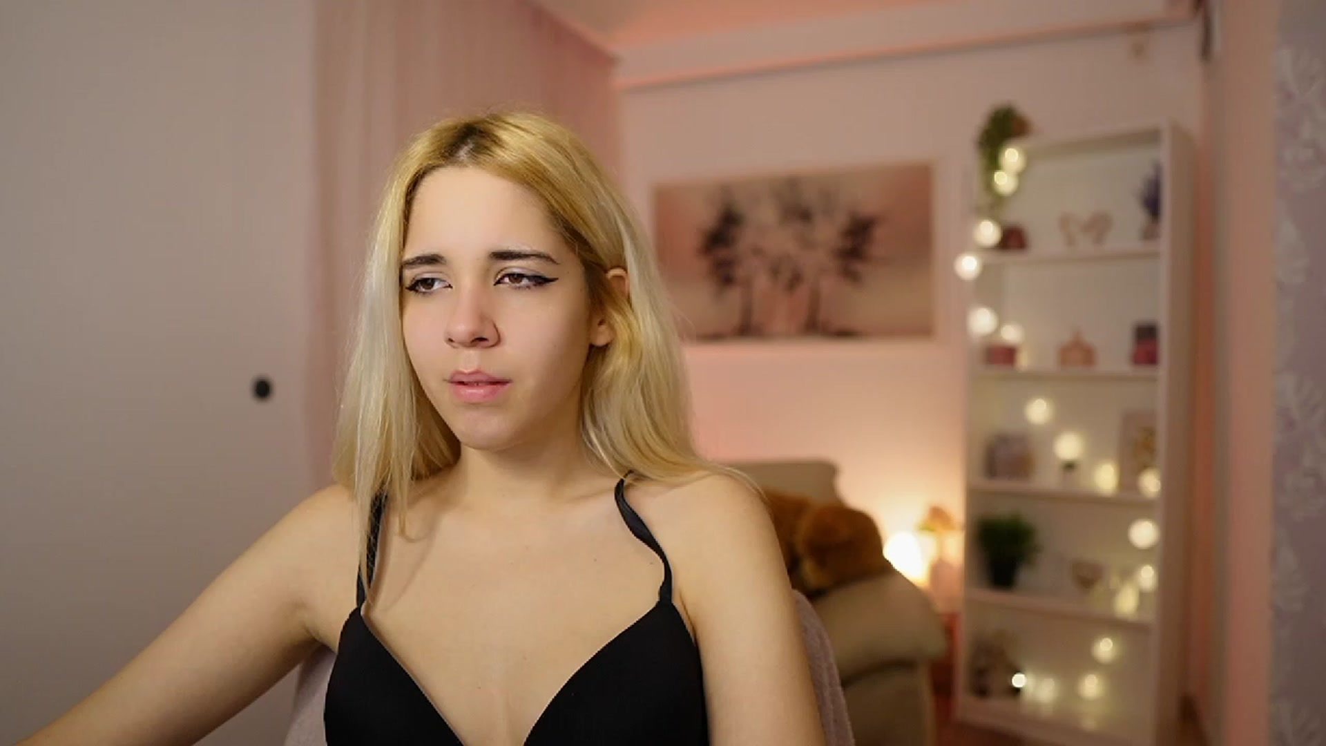 Gallery image thumbnail from Katie_Kush18's myfreecams stream on, 11/10/2023, 11:16 image 15 of 20