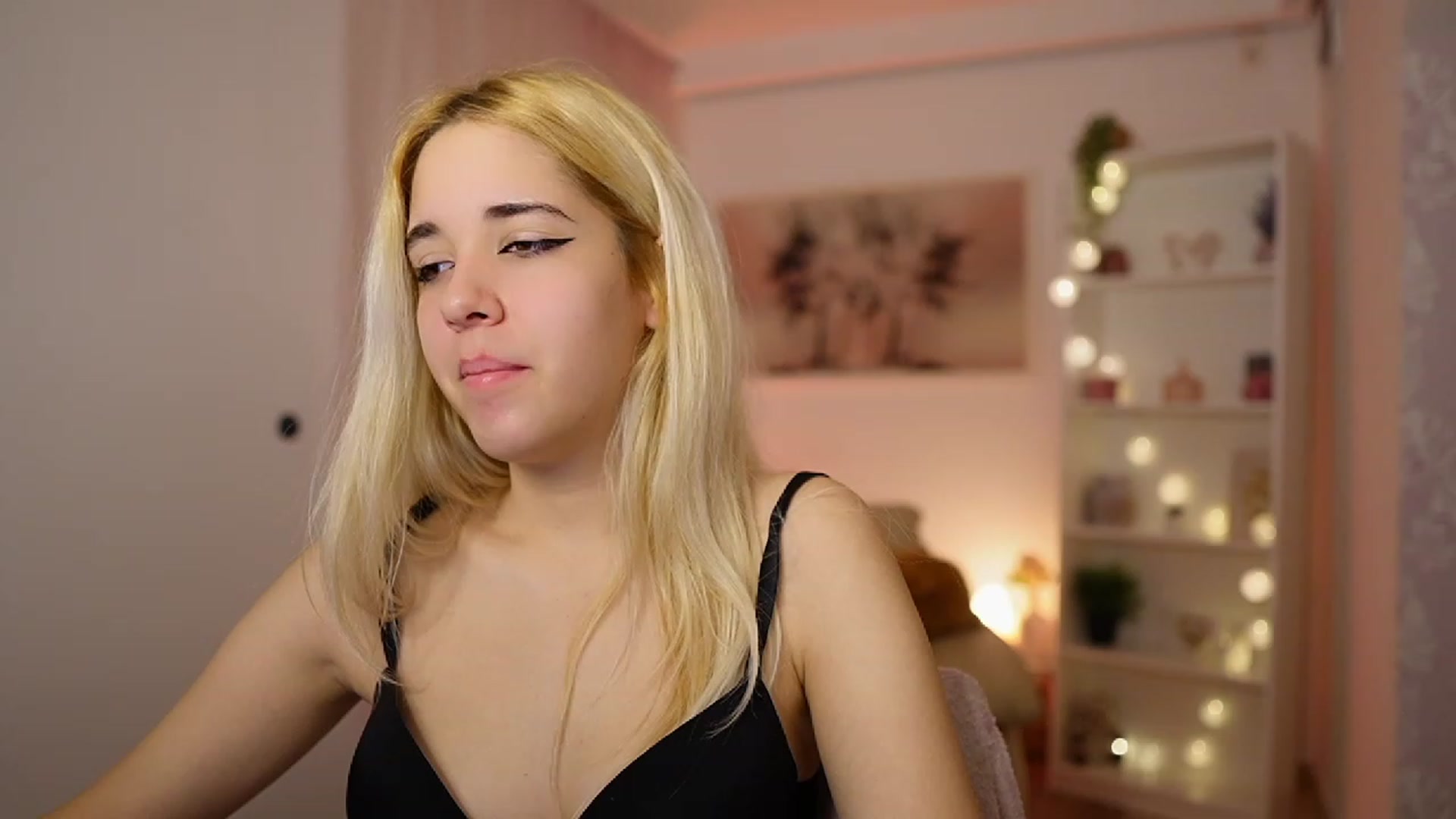 Gallery image thumbnail from Katie_Kush18's myfreecams stream on, 11/10/2023, 11:16 image 10 of 20