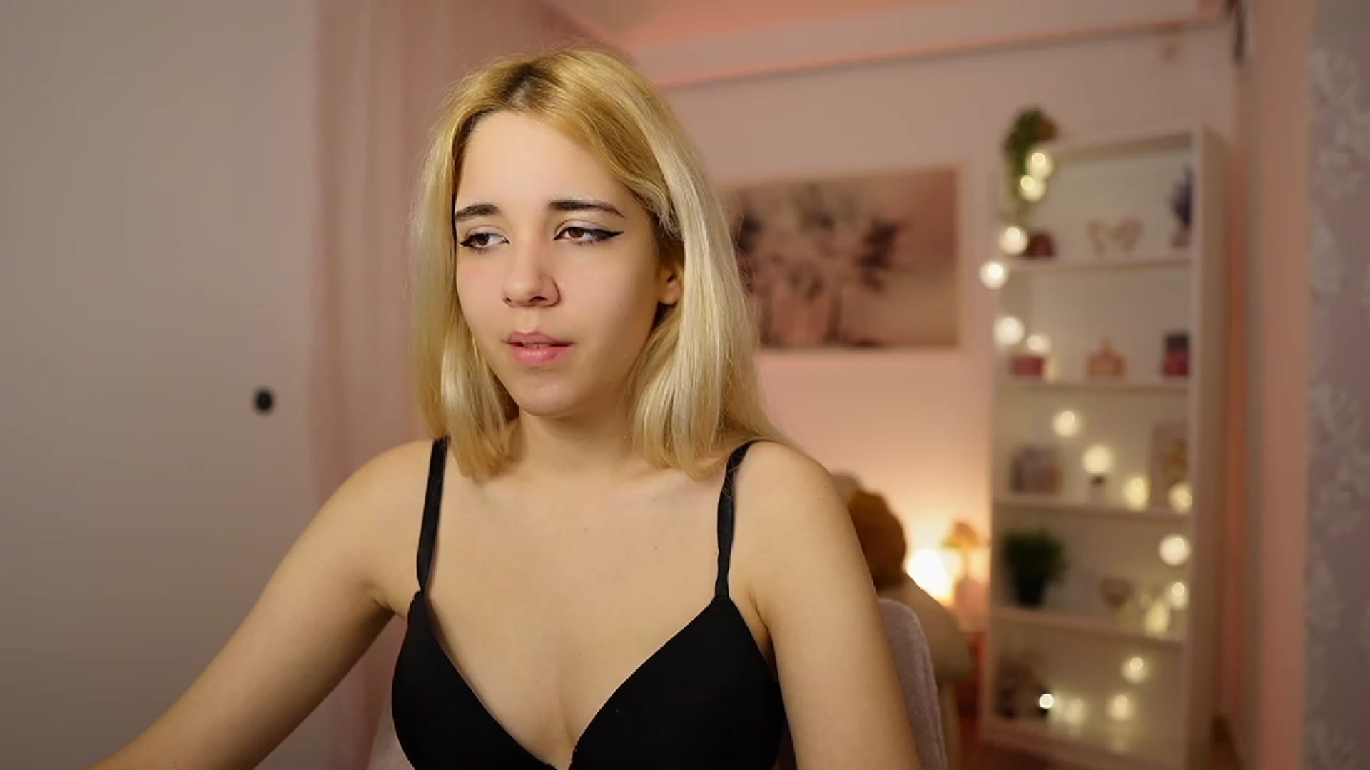 Gallery image thumbnail from Katie_Kush18's myfreecams stream on, 11/10/2023, 11:16 image 4 of 20