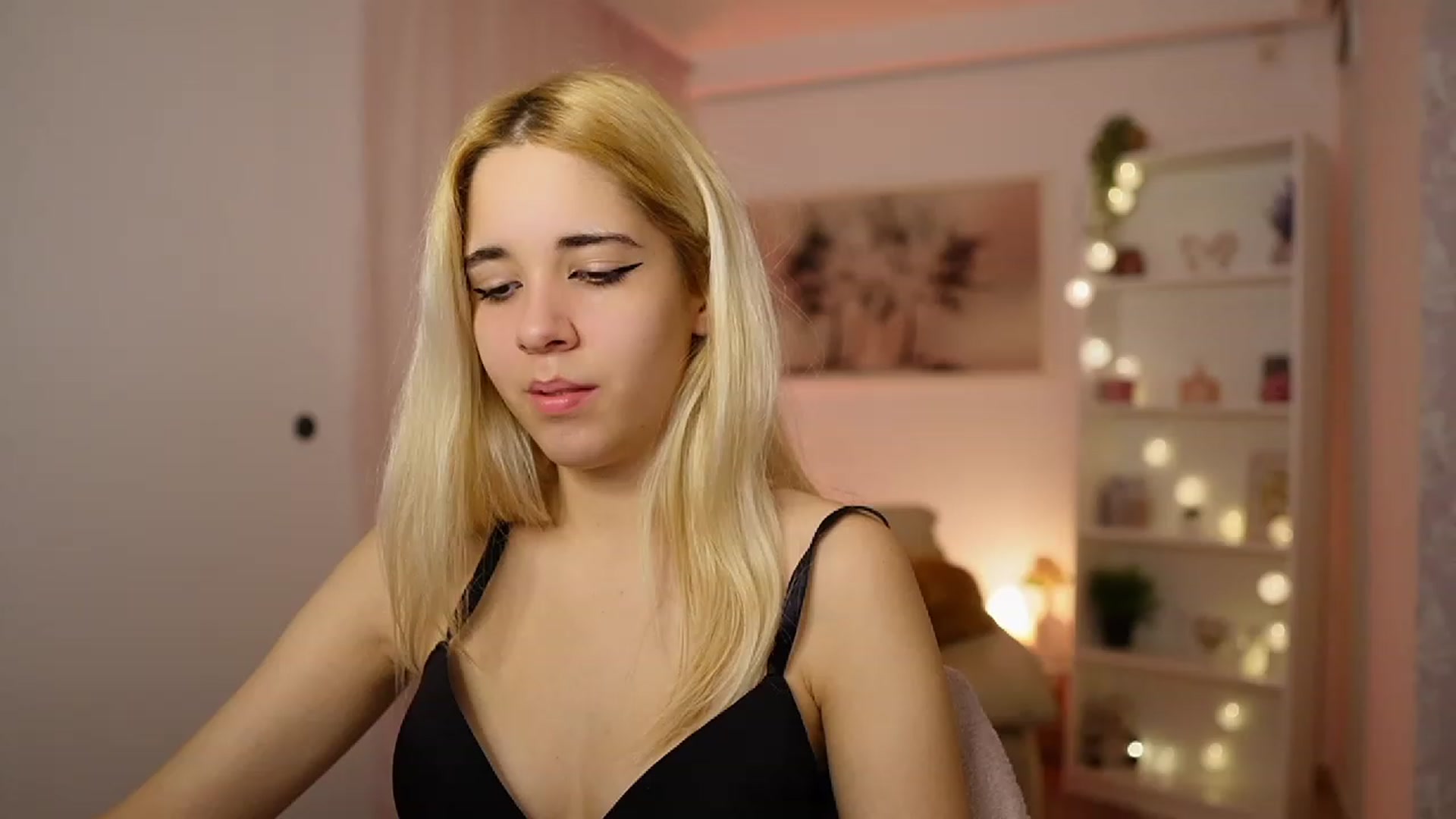 Gallery image thumbnail from Katie_Kush18's myfreecams stream on, 11/10/2023, 13:03 image 11 of 20