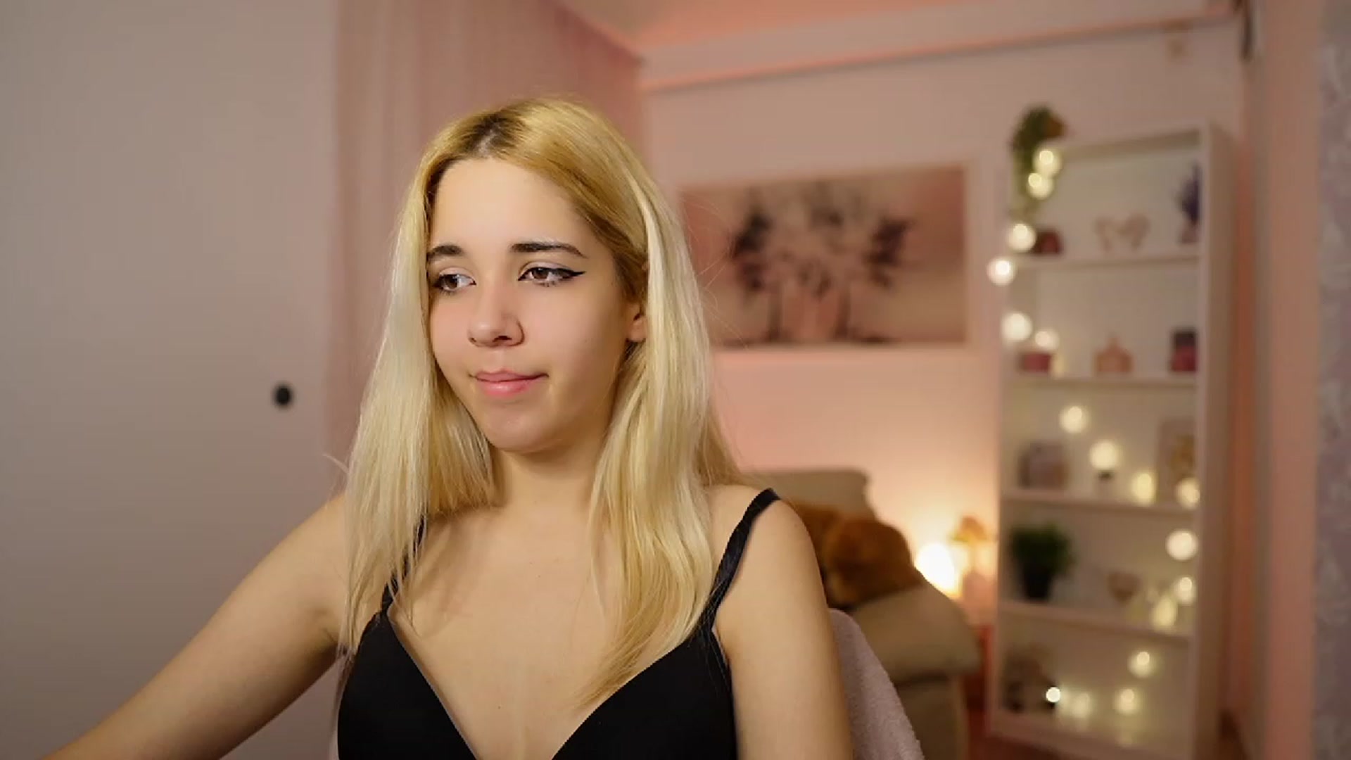 Gallery image thumbnail from Katie_Kush18's myfreecams stream on, 11/10/2023, 13:03 image 12 of 20