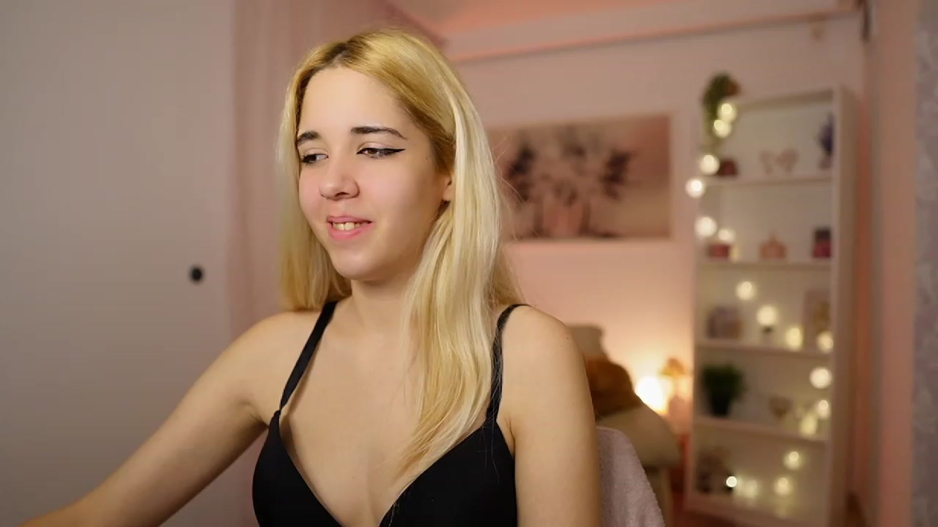 Gallery image thumbnail from Katie_Kush18's myfreecams stream on, 11/10/2023, 13:03 image 9 of 20