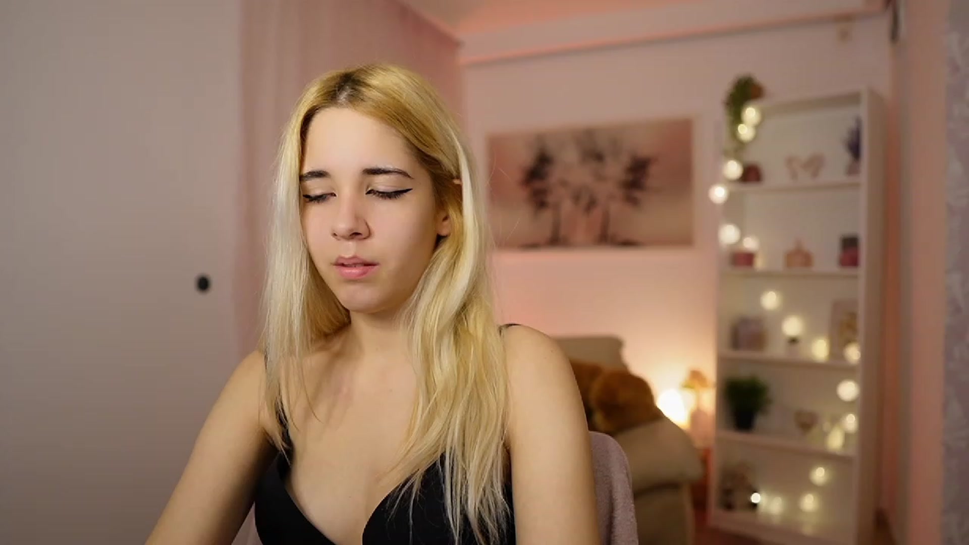 Gallery image thumbnail from Katie_Kush18's myfreecams stream on, 11/10/2023, 13:03 image 15 of 20