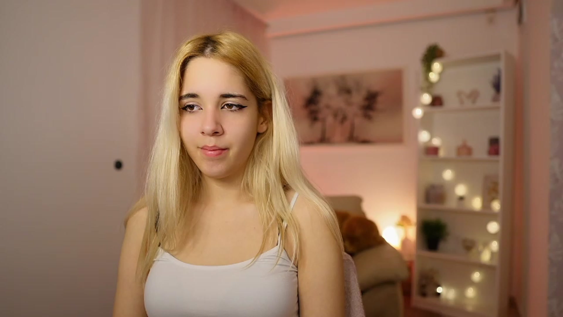 Gallery image thumbnail from Katie_Kush18's myfreecams stream on, 11/10/2023, 13:03 image 3 of 20