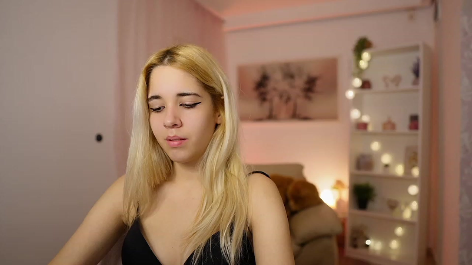 Gallery image thumbnail from Katie_Kush18's myfreecams stream on, 11/10/2023, 13:03 image 16 of 20