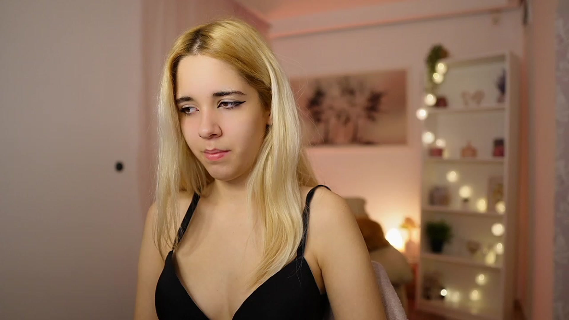 Gallery image thumbnail from Katie_Kush18's myfreecams stream on, 11/10/2023, 13:03 image 10 of 20