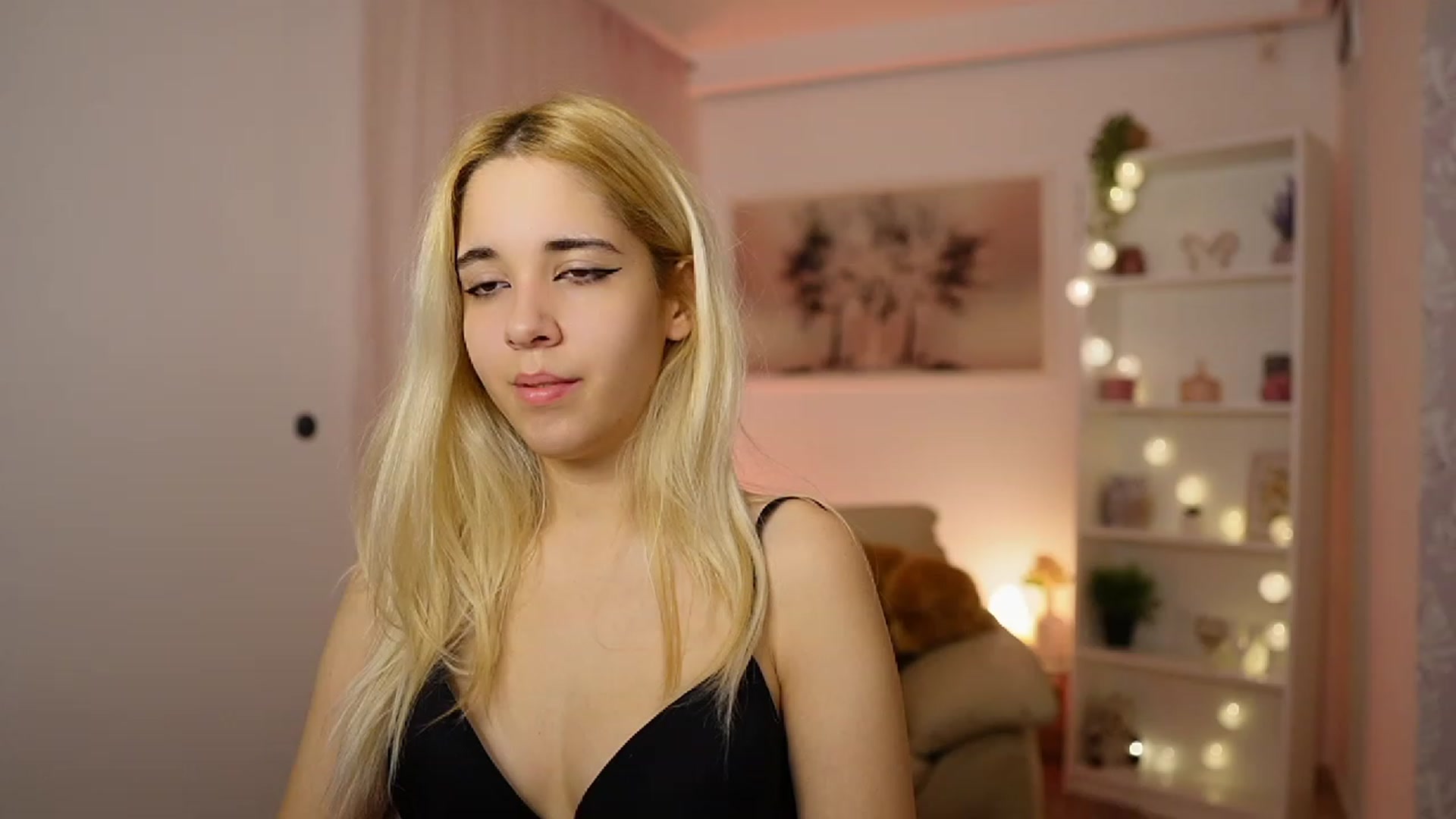 Gallery image thumbnail from Katie_Kush18's myfreecams stream on, 11/10/2023, 13:03 image 5 of 20