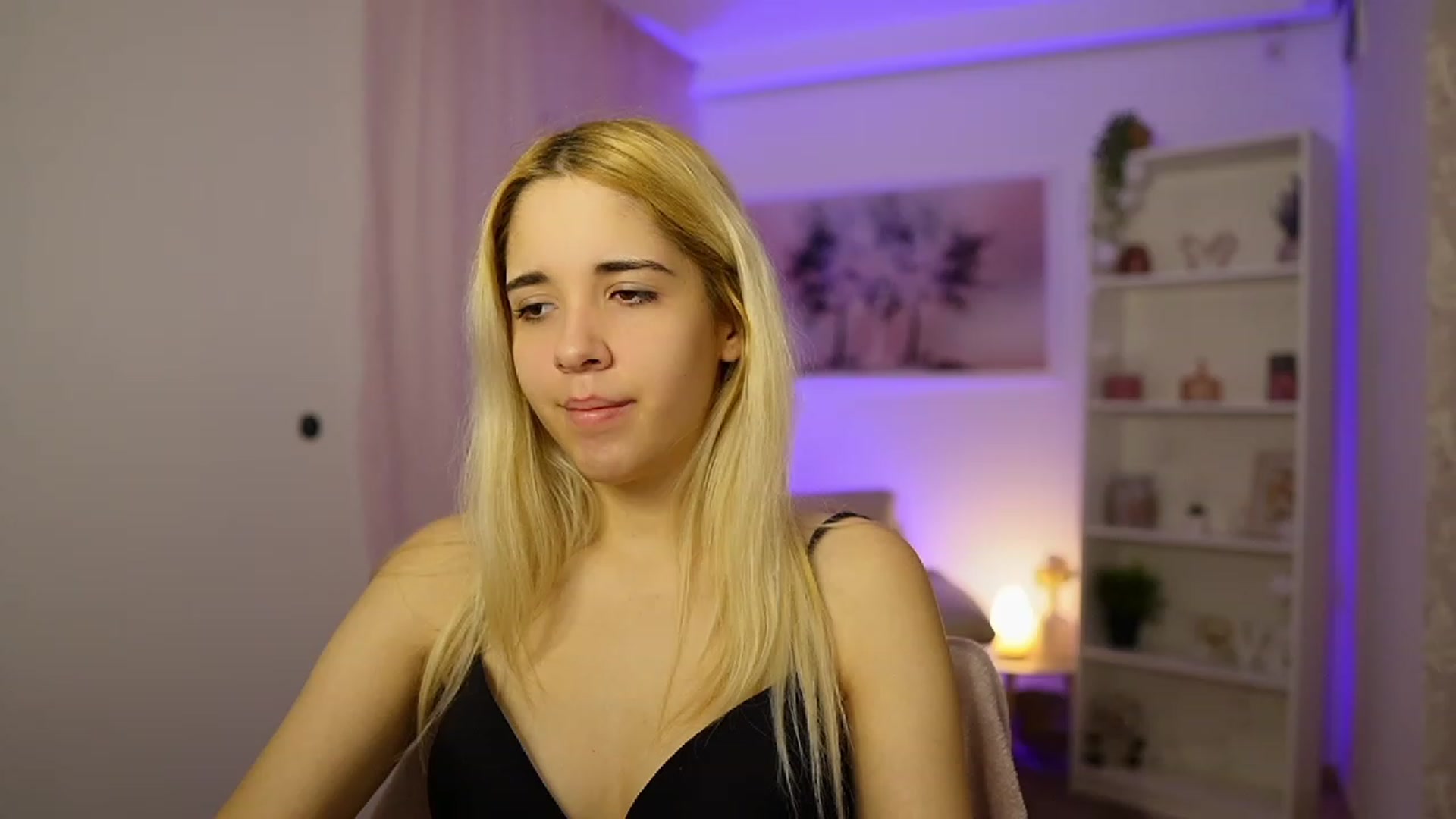 Gallery image thumbnail from Katie_Kush18's myfreecams stream on, 11/14/2023, 10:17 image 5 of 20