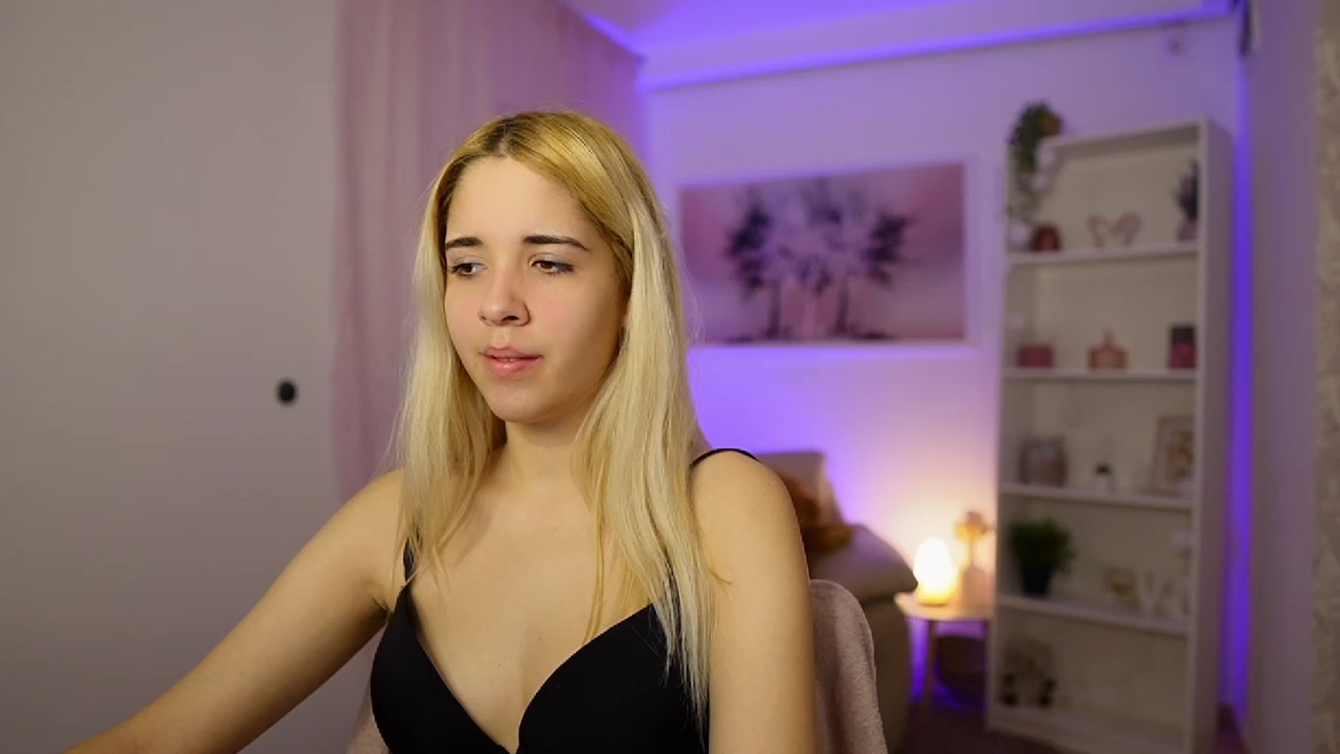 Gallery image thumbnail from Katie_Kush18's myfreecams stream on, 11/14/2023, 10:17 image 15 of 20