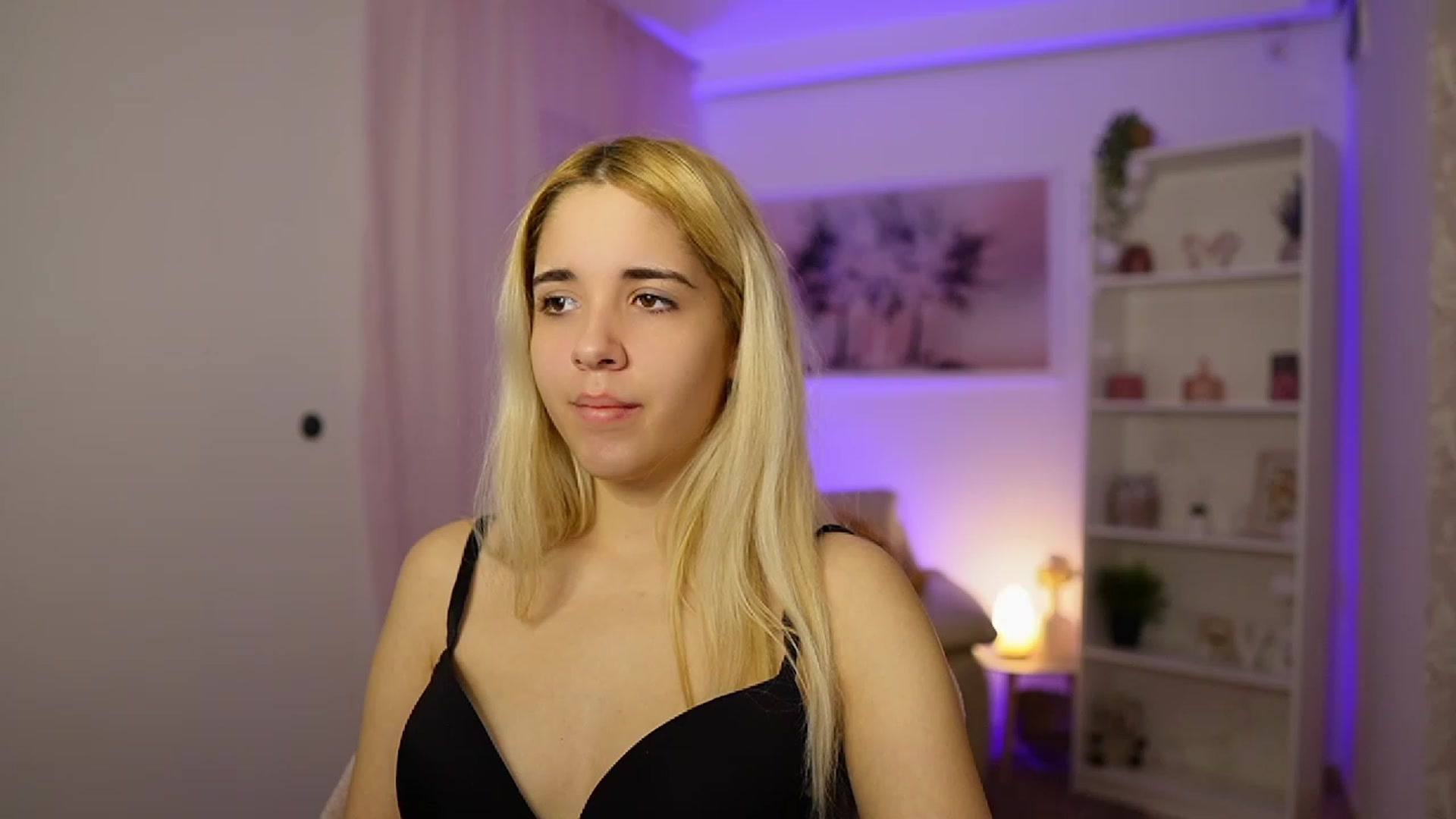 Gallery image thumbnail from Katie_Kush18's myfreecams stream on, 11/14/2023, 10:17 image 17 of 20