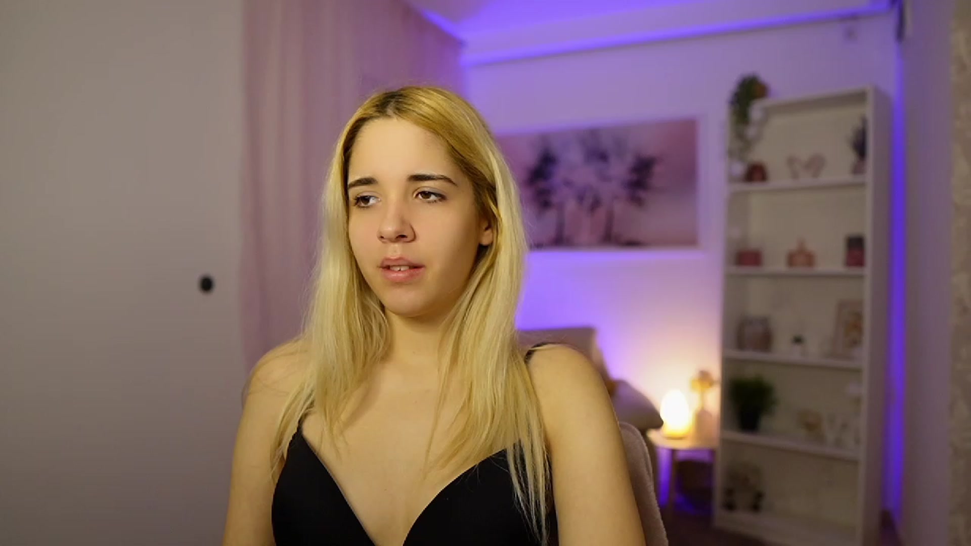 Gallery image thumbnail from Katie_Kush18's myfreecams stream on, 11/14/2023, 10:17 image 4 of 20