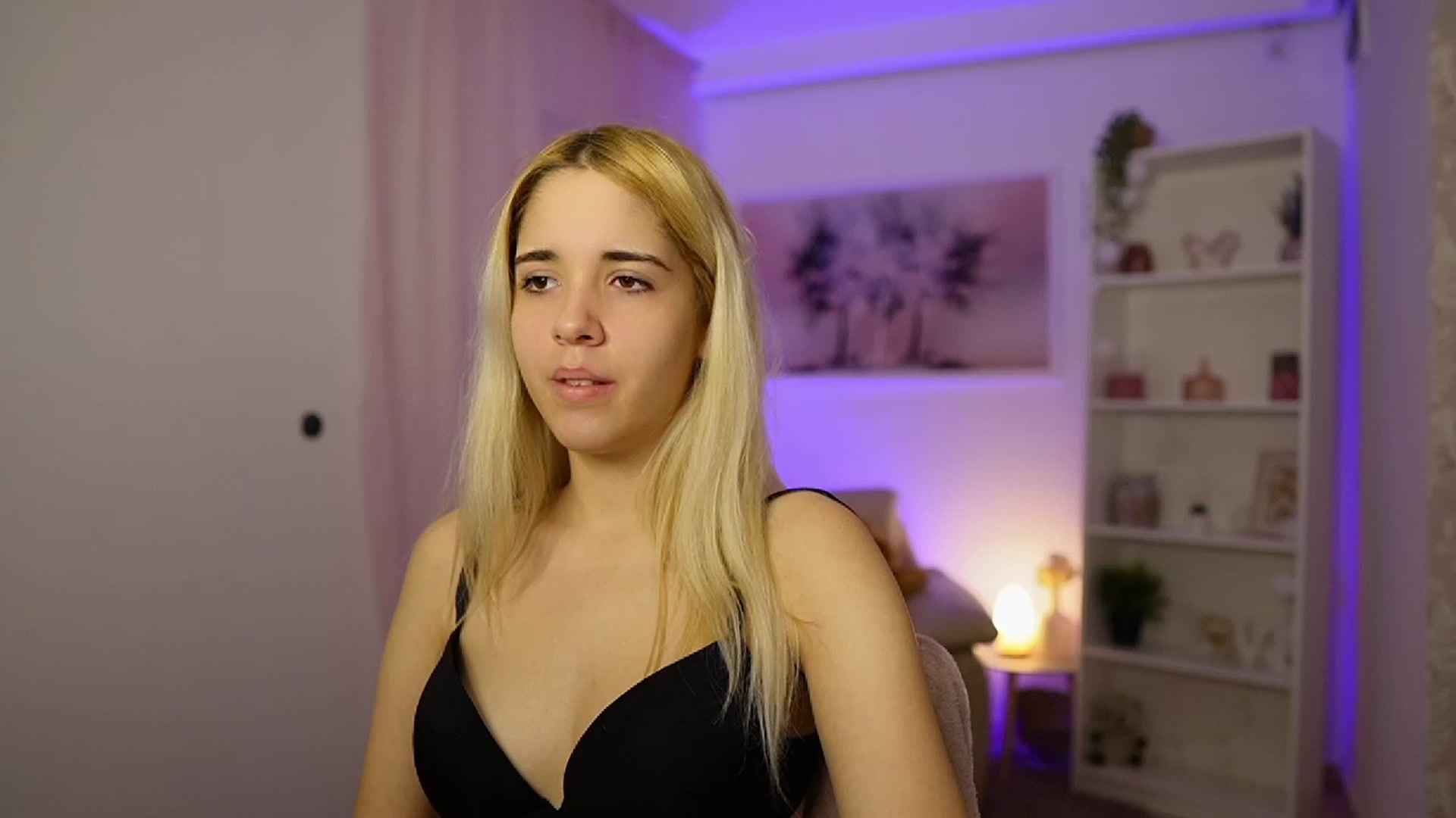 Gallery image thumbnail from Katie_Kush18's myfreecams stream on, 11/14/2023, 10:17 image 16 of 20