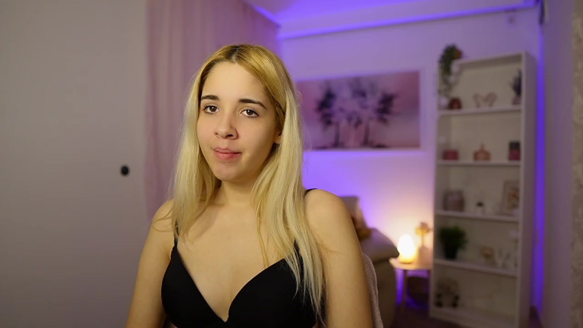 Gallery image thumbnail from Katie_Kush18's myfreecams stream on, 11/14/2023, 10:17 image 13 of 20